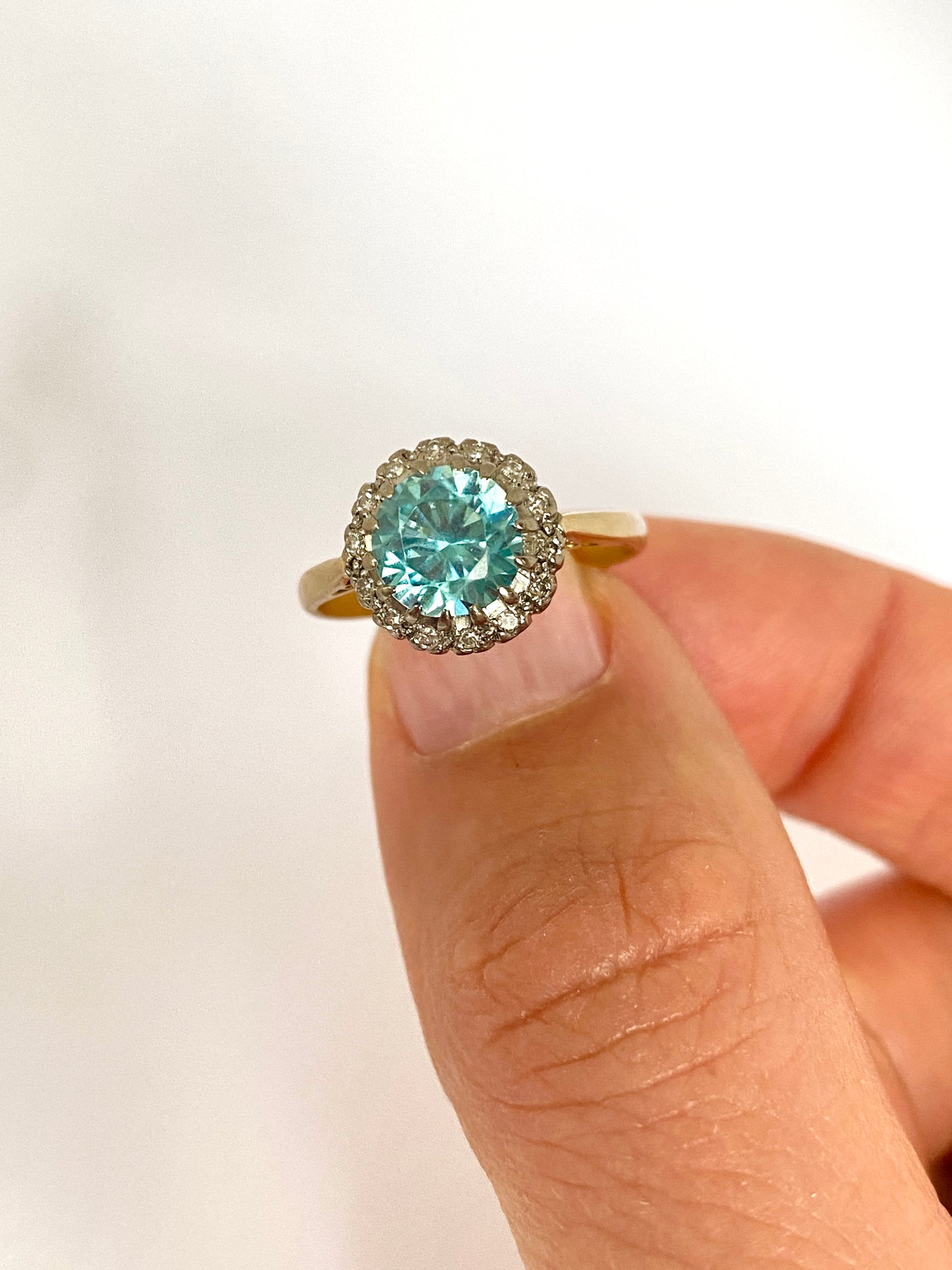 18ct Gold, Vintage Blue Zircon and Diamond Cluster Ring, Hallmarked 18ct Gold