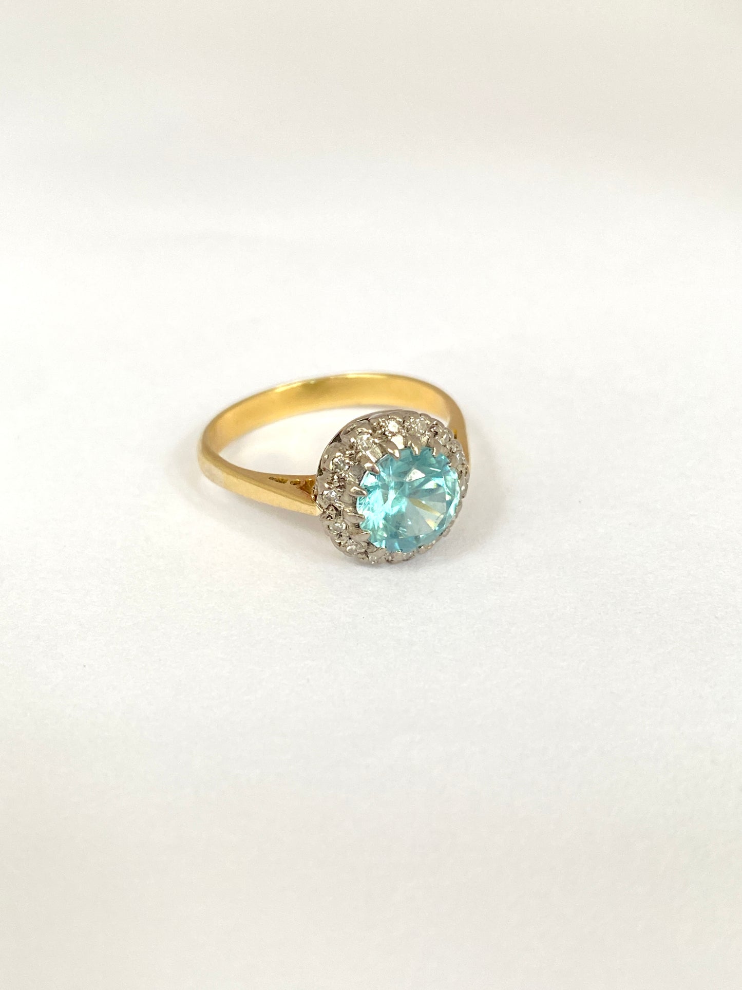 18ct Gold, Vintage Blue Zircon and Diamond Cluster Ring, Hallmarked 18ct Gold