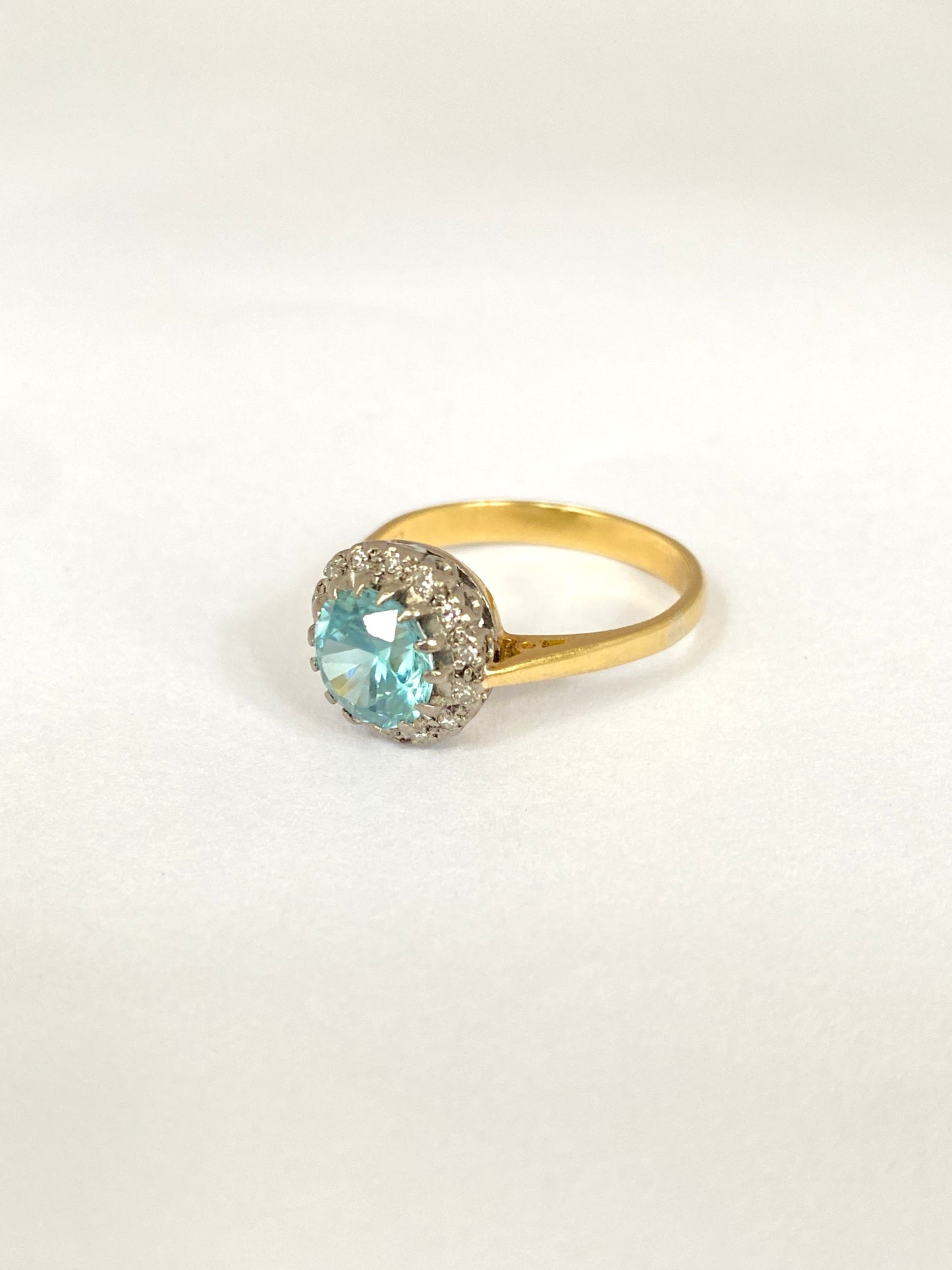 18ct Gold, Vintage Blue Zircon and Diamond Cluster Ring, Hallmarked 18ct Gold