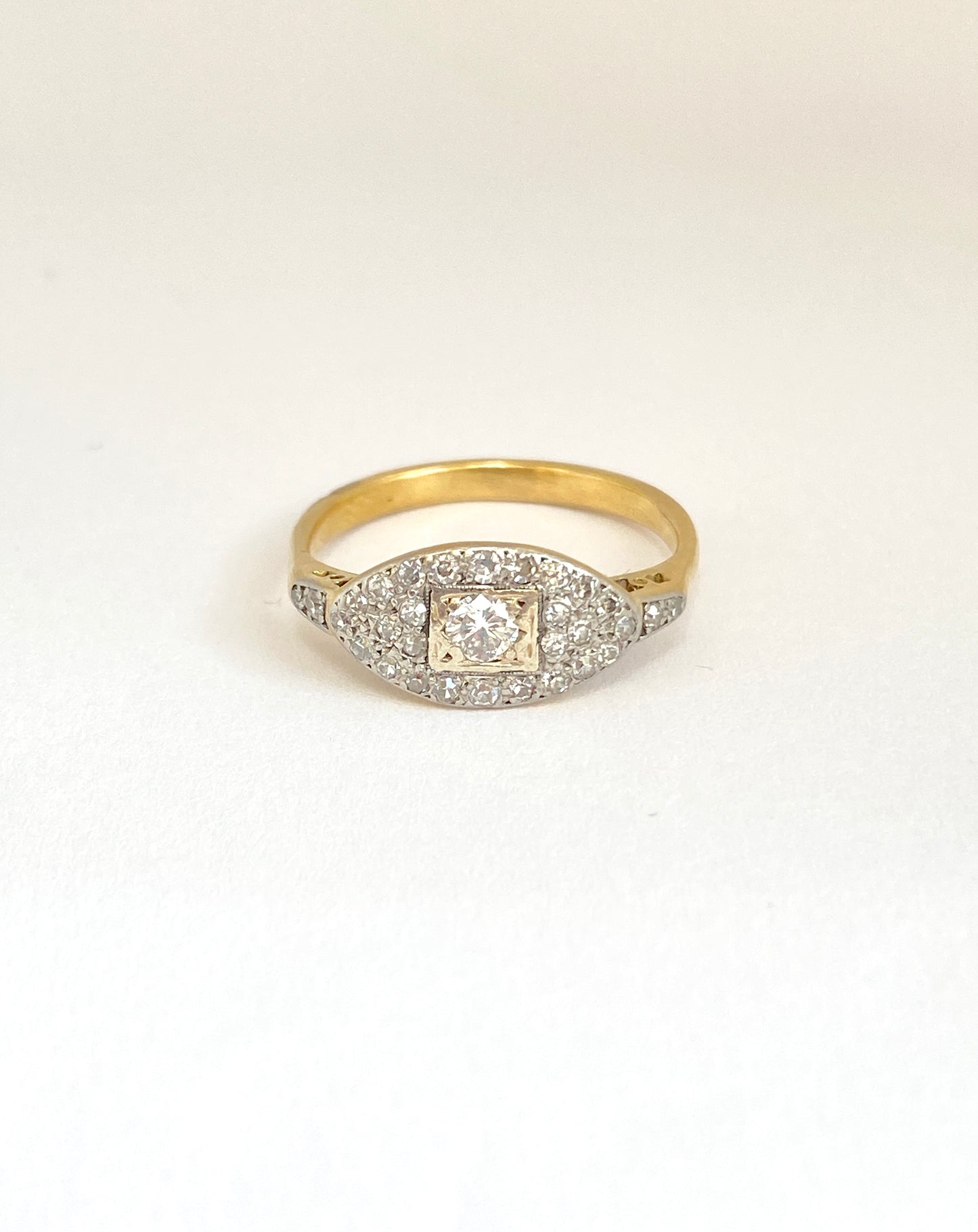 Art Deco, 18 Gold Diamond Cluster 'Eye' Ring