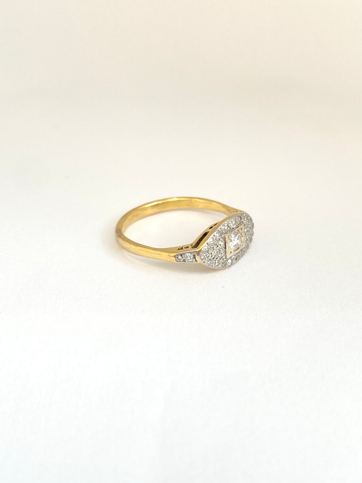 Art Deco, 18 Gold Diamond Cluster 'Eye' Ring