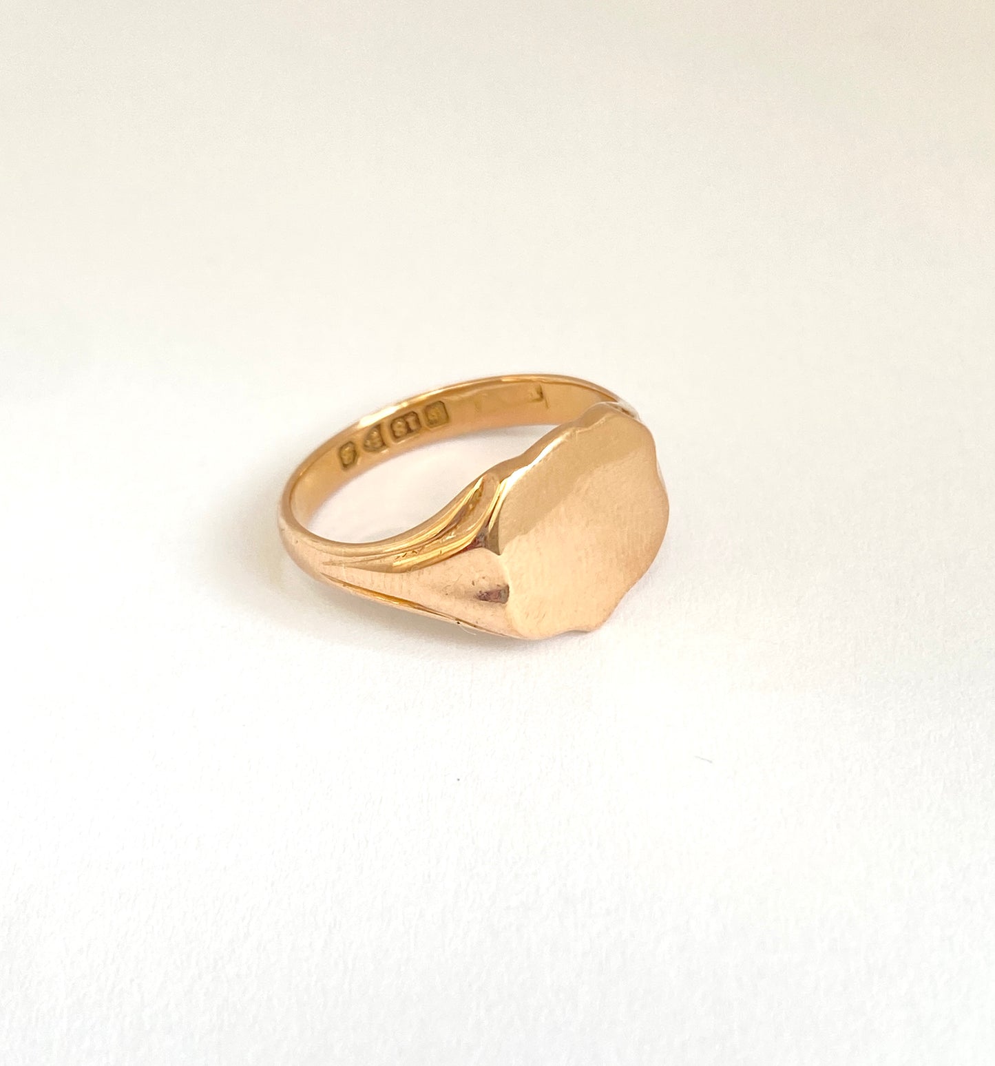 Antique, 18ct Rose Gold Shield/Heart Signet Ring (5.18g) Hallmarked, Chester 1902