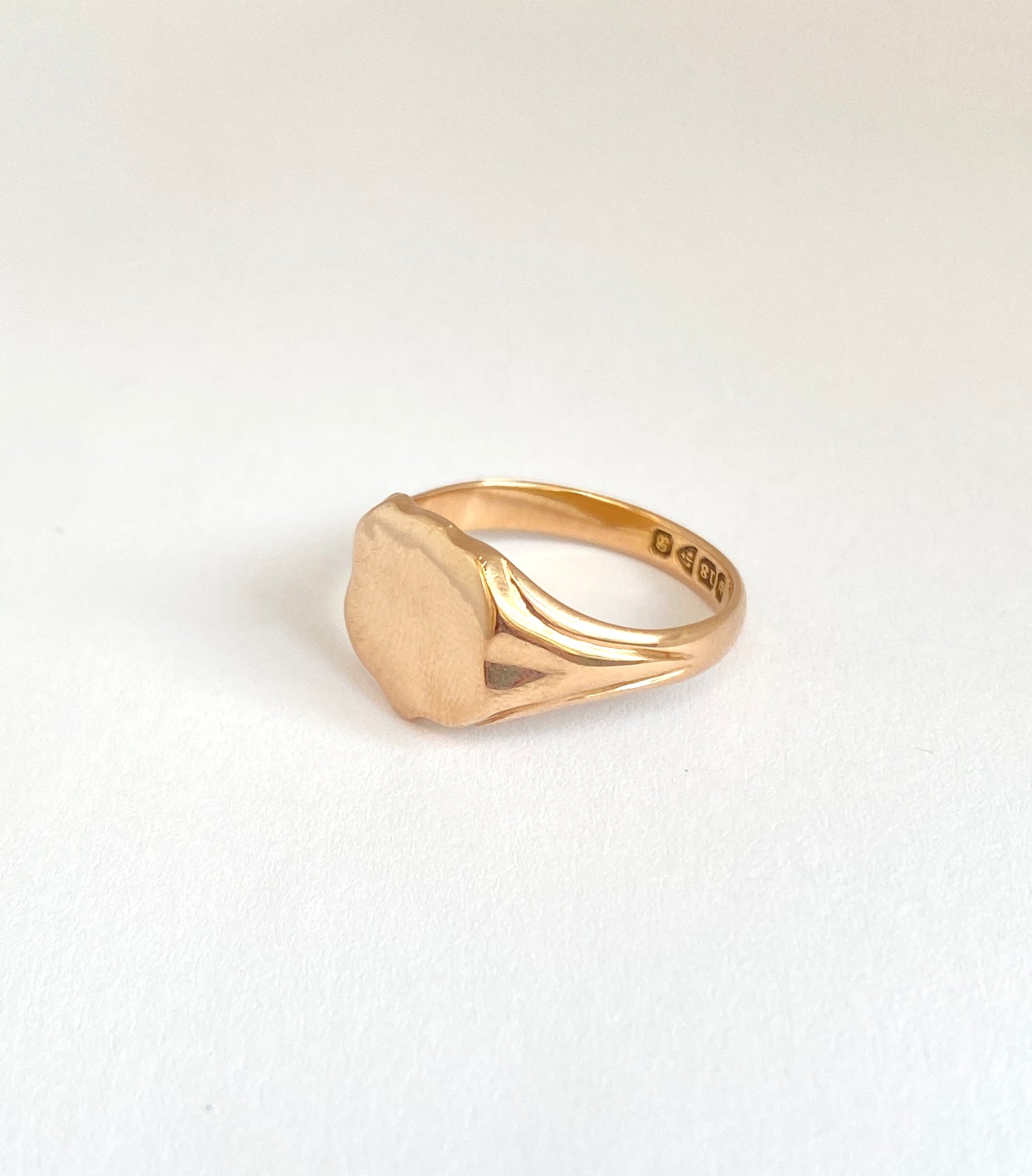 Antique, 18ct Rose Gold Shield/Heart Signet Ring (5.18g) Hallmarked, Chester 1902
