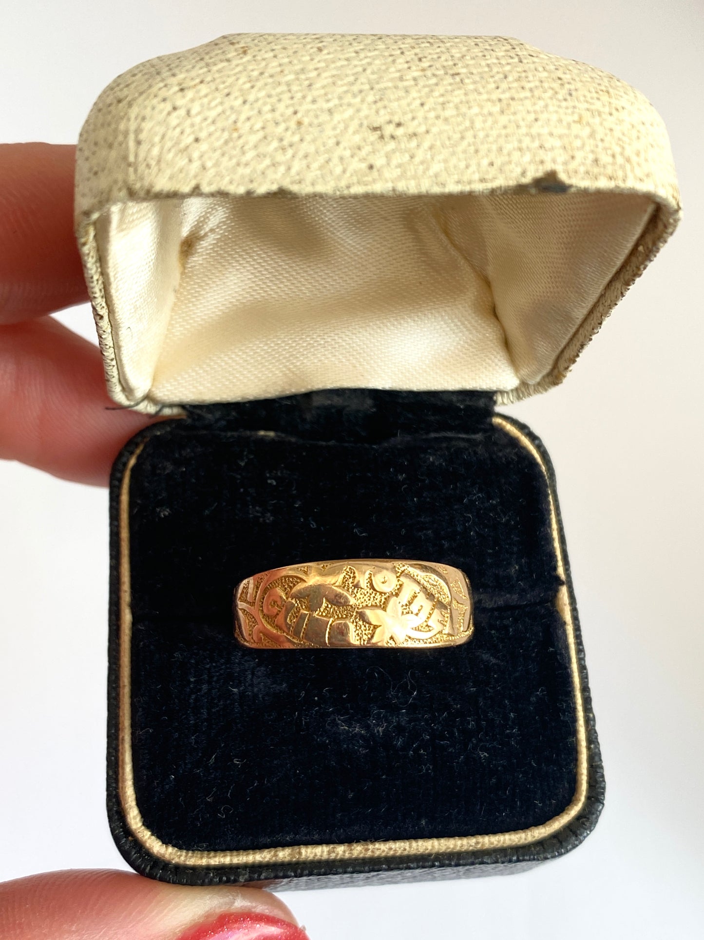 Antique, 18ct Yellow Gold 'Cling to Thee' Ring