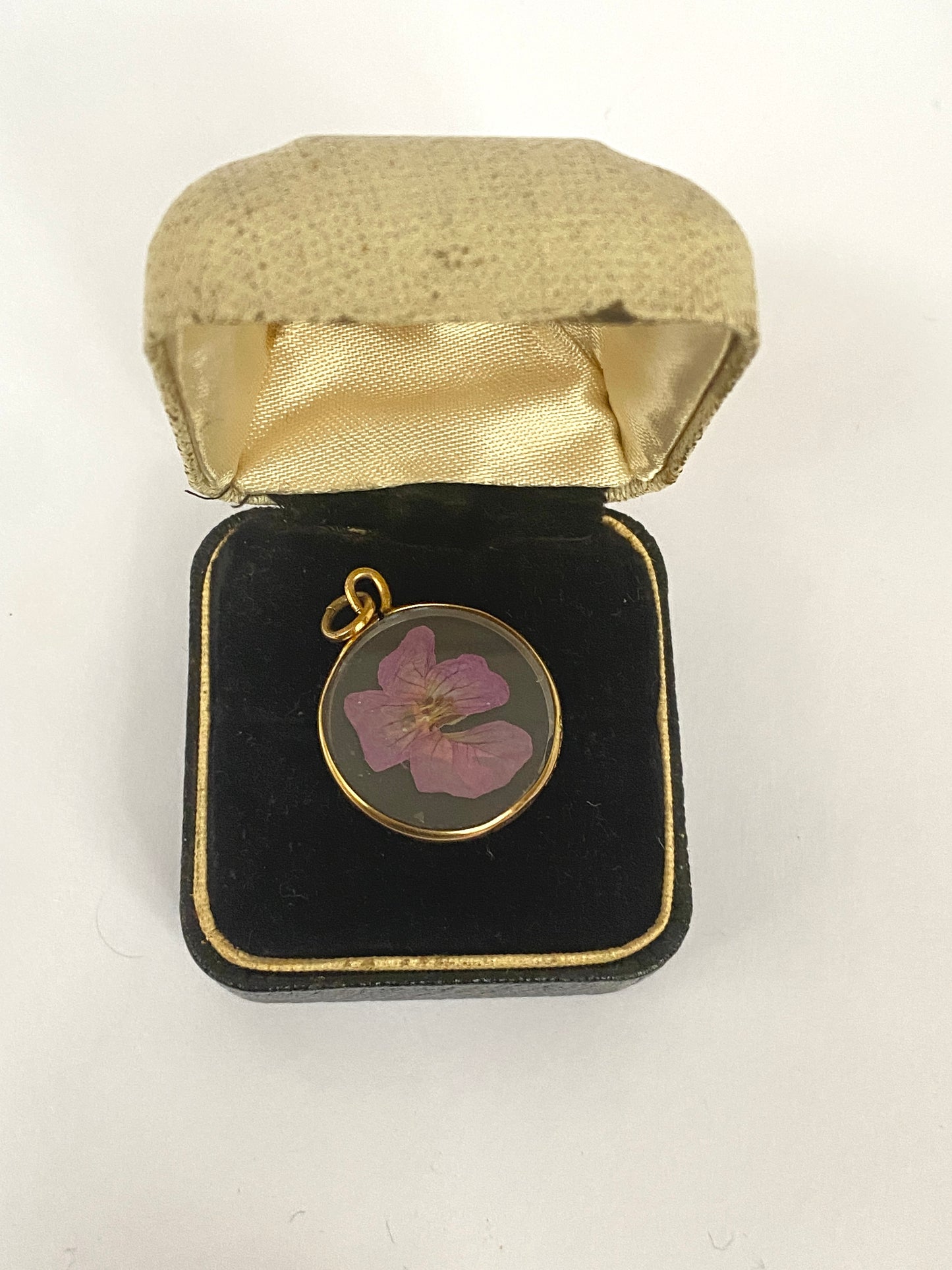 Victorian, Antique, 9ct Gold Shaker/Photo Locket with Pansy, Hallmarked for 9ct Gold, Chester, 1899