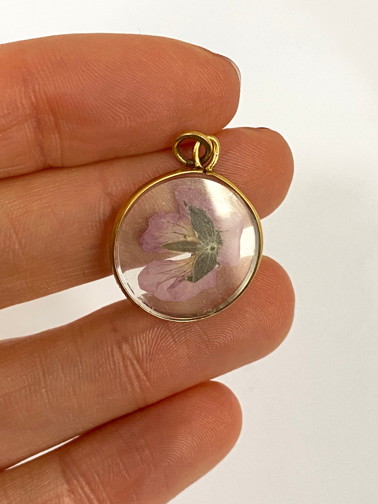 Victorian, Antique, 9ct Gold Shaker/Photo Locket with Pansy, Hallmarked for 9ct Gold, Chester, 1899