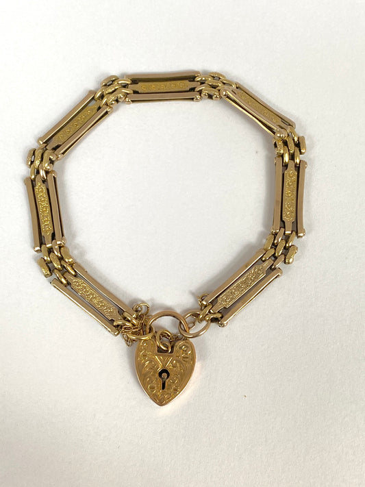 Antique, 9ct Gold Gate Bracelet with decorated Heart Padlock