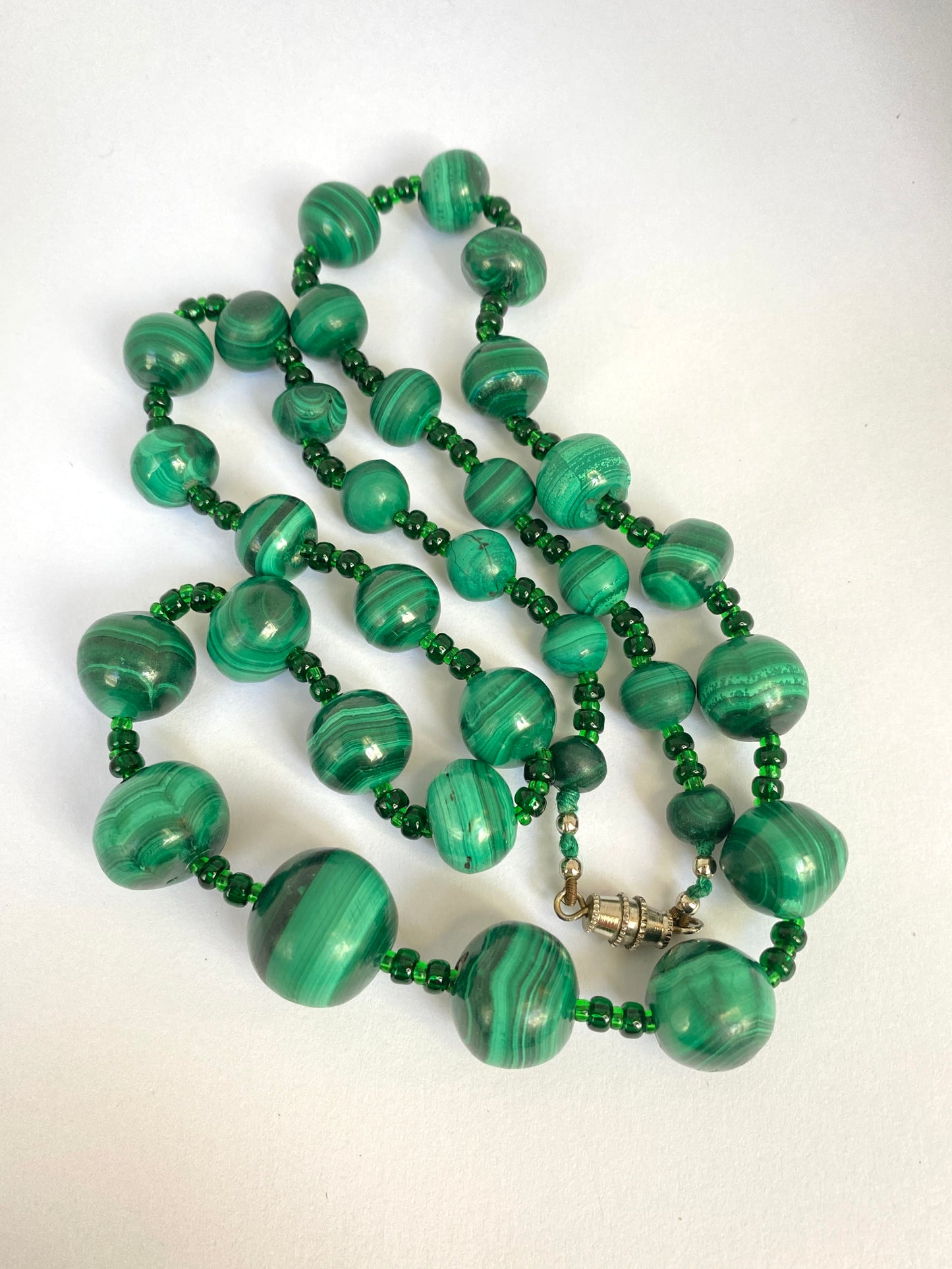 Stunning Vintage Malachite Bead Necklace 22.5 inches (82.32g)