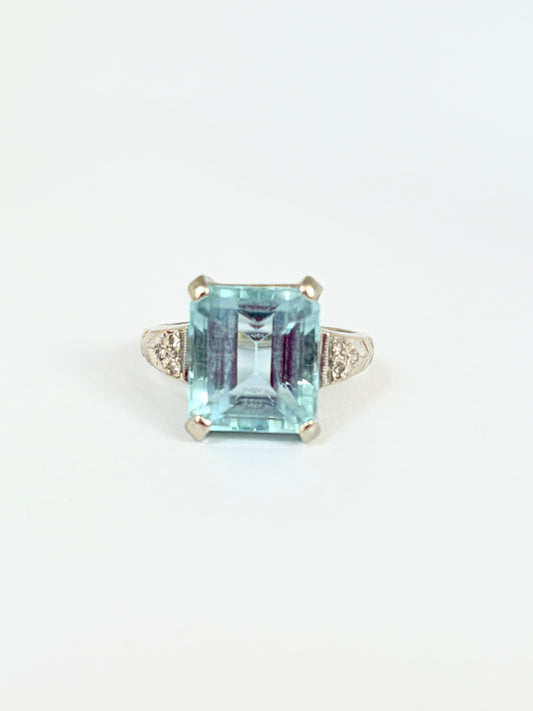 Art Deco (1940s) 14ct Gold Aquamarine and Diamond Ring