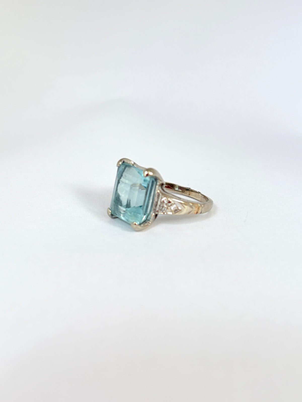 Art Deco (1940s) 14ct Gold Aquamarine and Diamond Ring