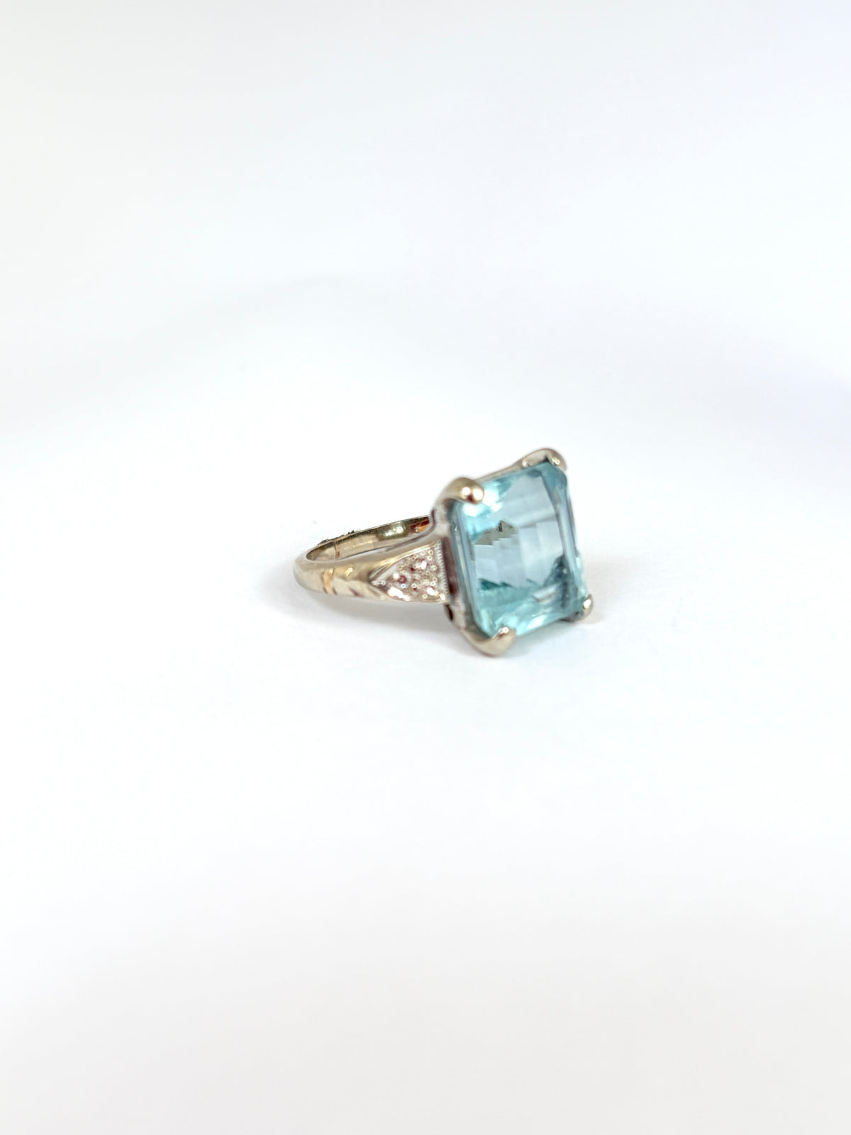Art Deco (1940s) 14ct Gold Aquamarine and Diamond Ring