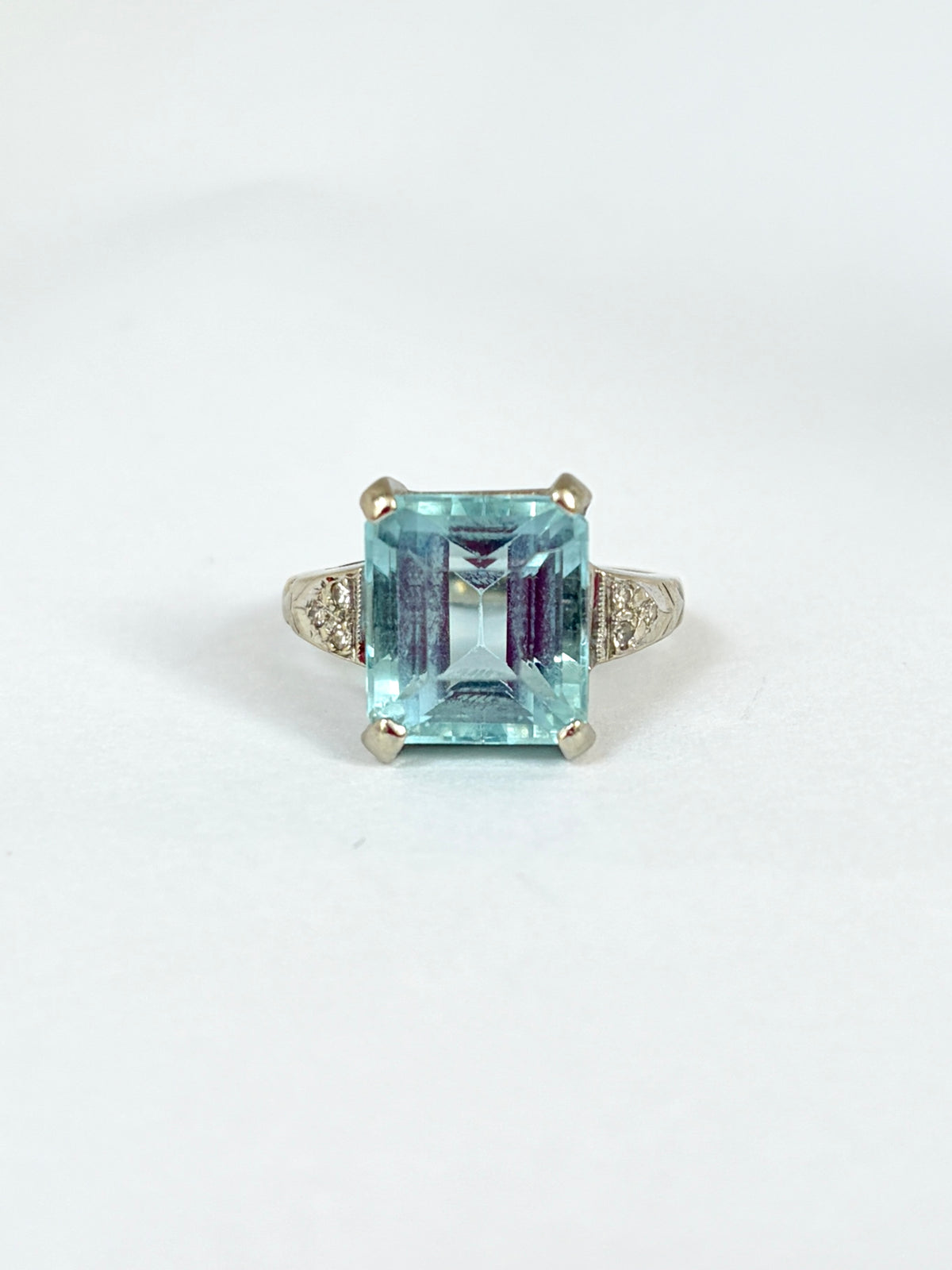 Art Deco (1940s) 14ct Gold Aquamarine and Diamond Ring