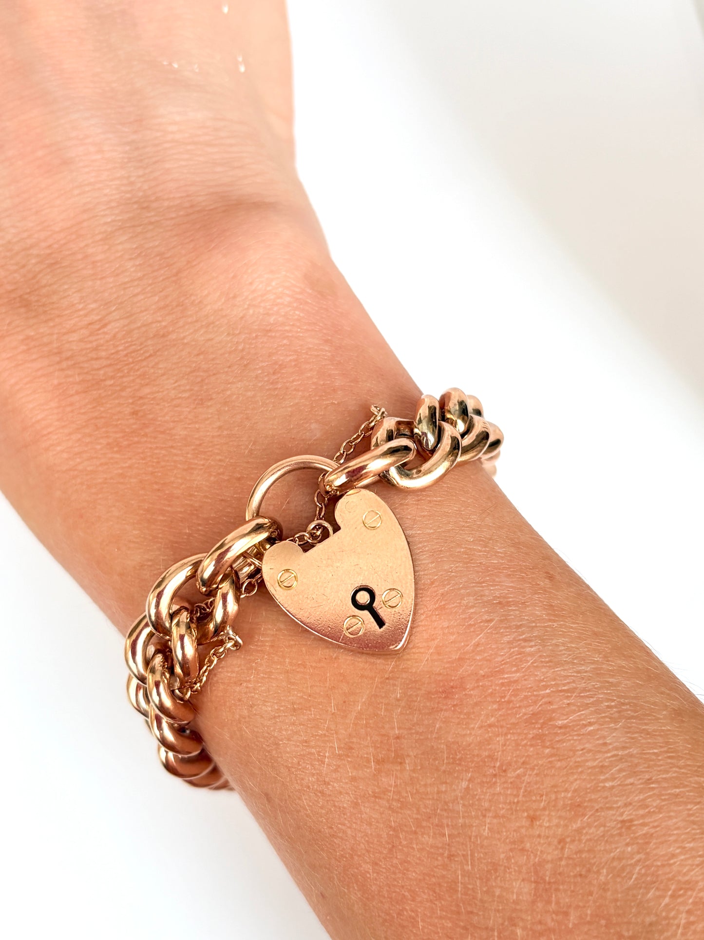 Edwardian 9ct Gold Curb Link Bracelet with Heart Padlock, Birmingham 1905 (20.11g)