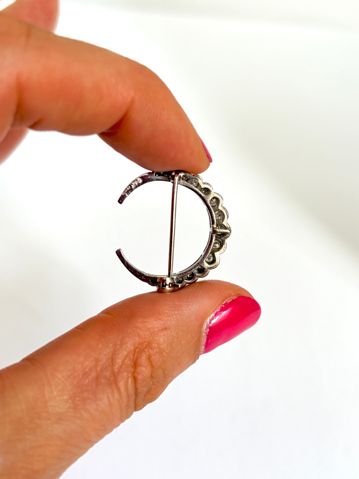 Vintage, 18ct White Gold Diamond Crescent Moon Brooch/Pin