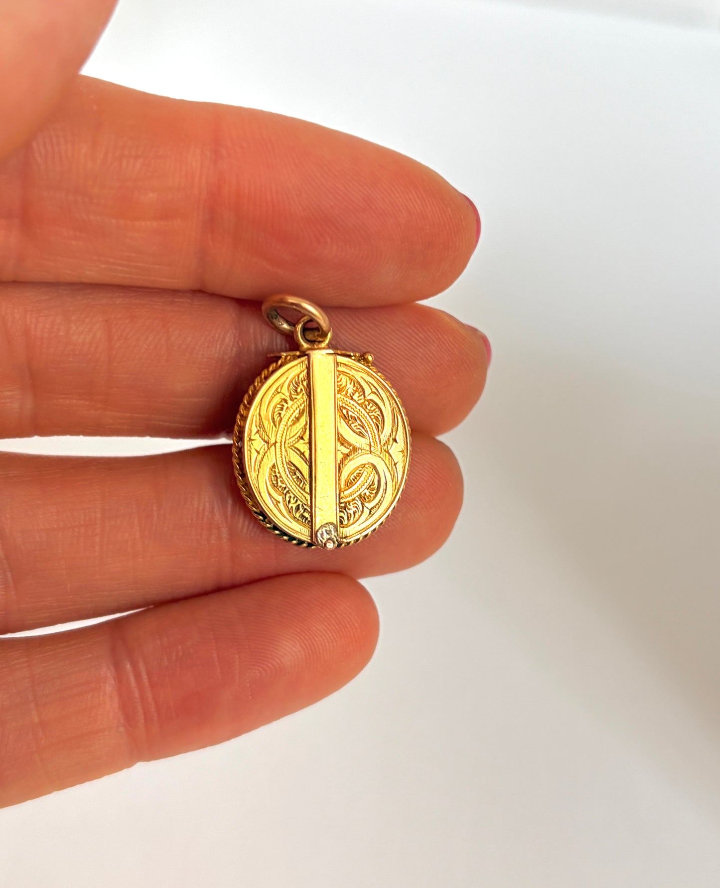 Unusual, Victorian 15ct Gold Opening Locket / Pendant