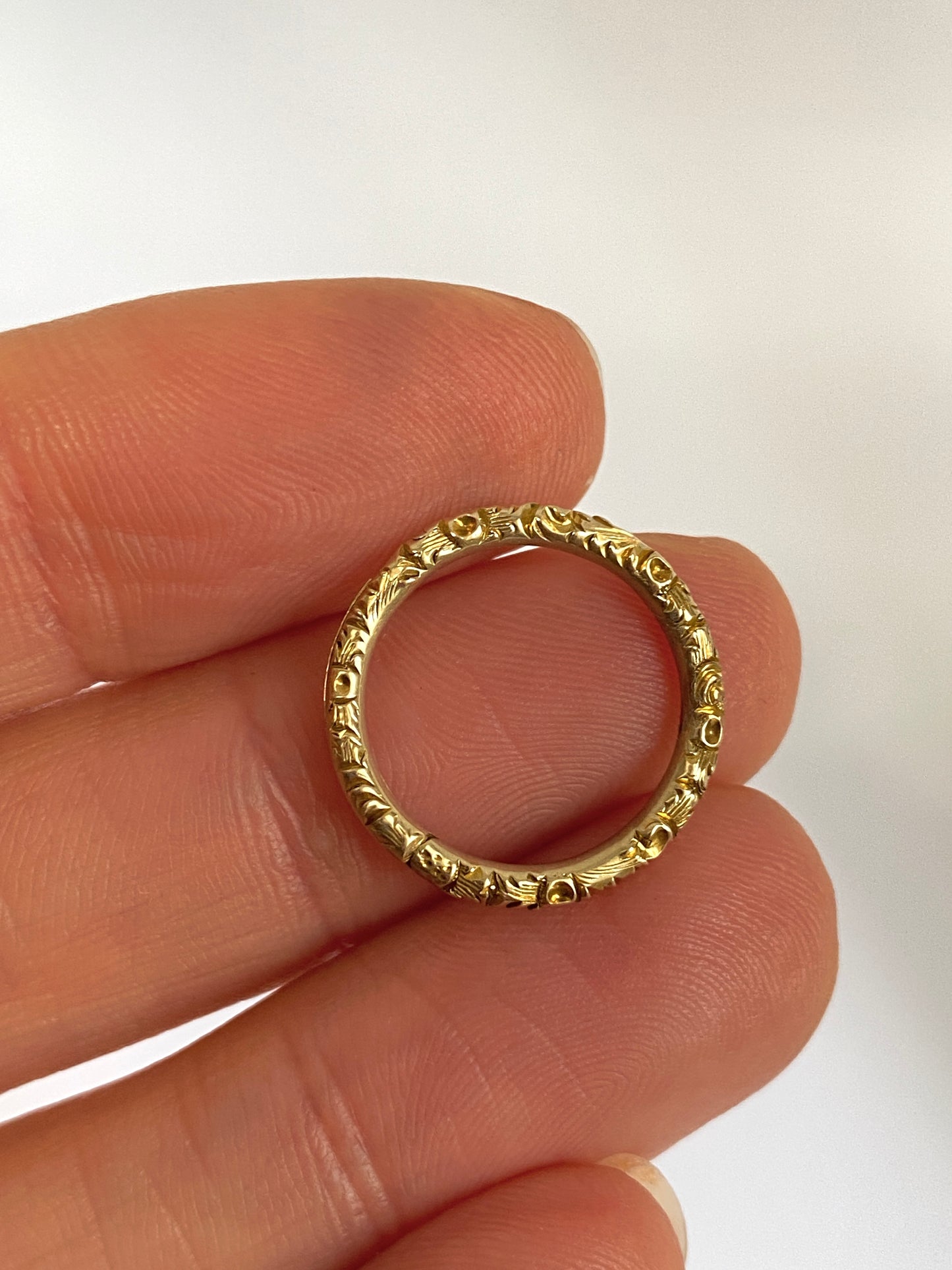 9ct Gold, Victorian Engraved Split Ring