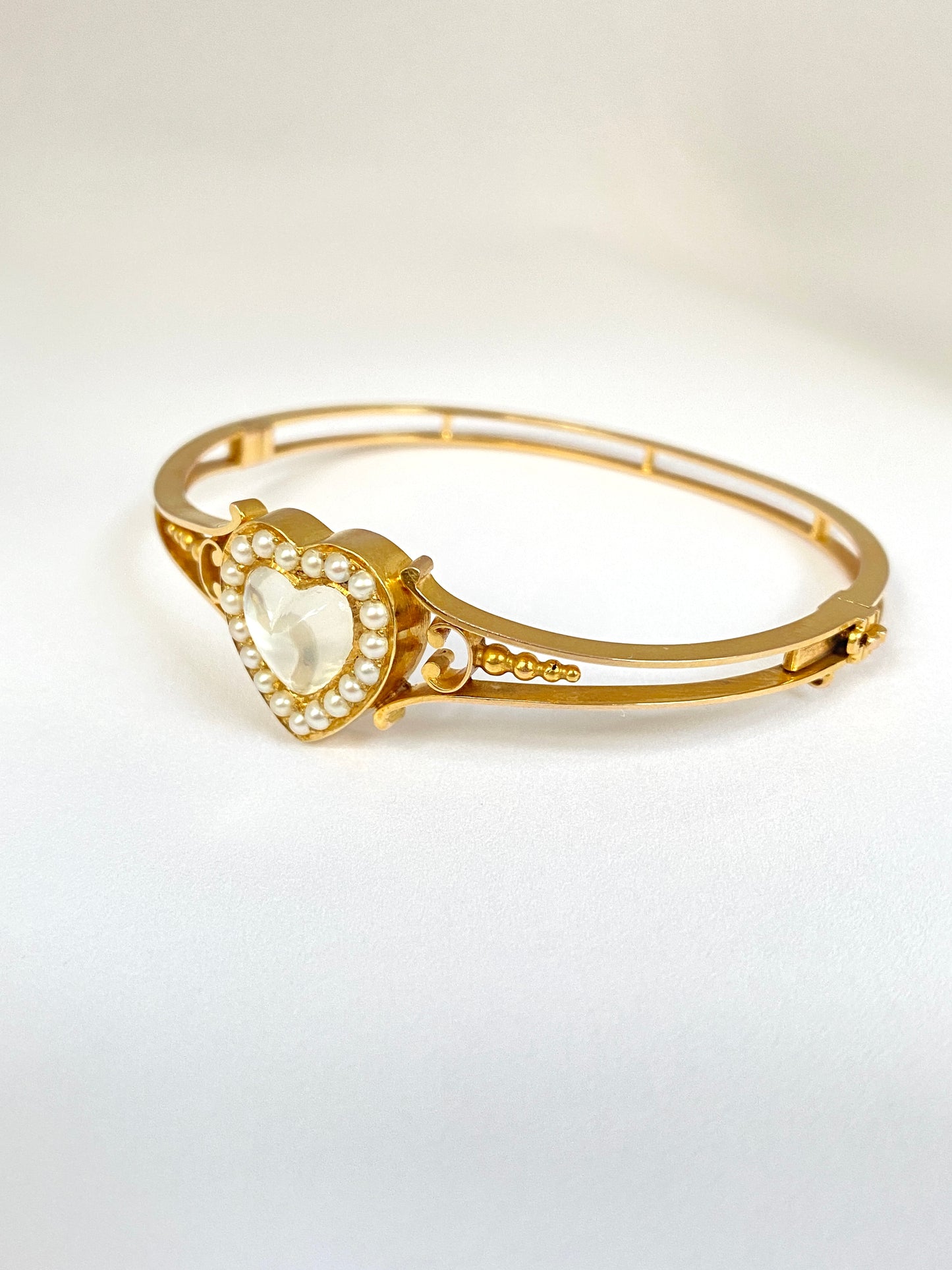 Boxed, Victorian, 15ct Gold, Moonstone Heart Bangle 11.36g