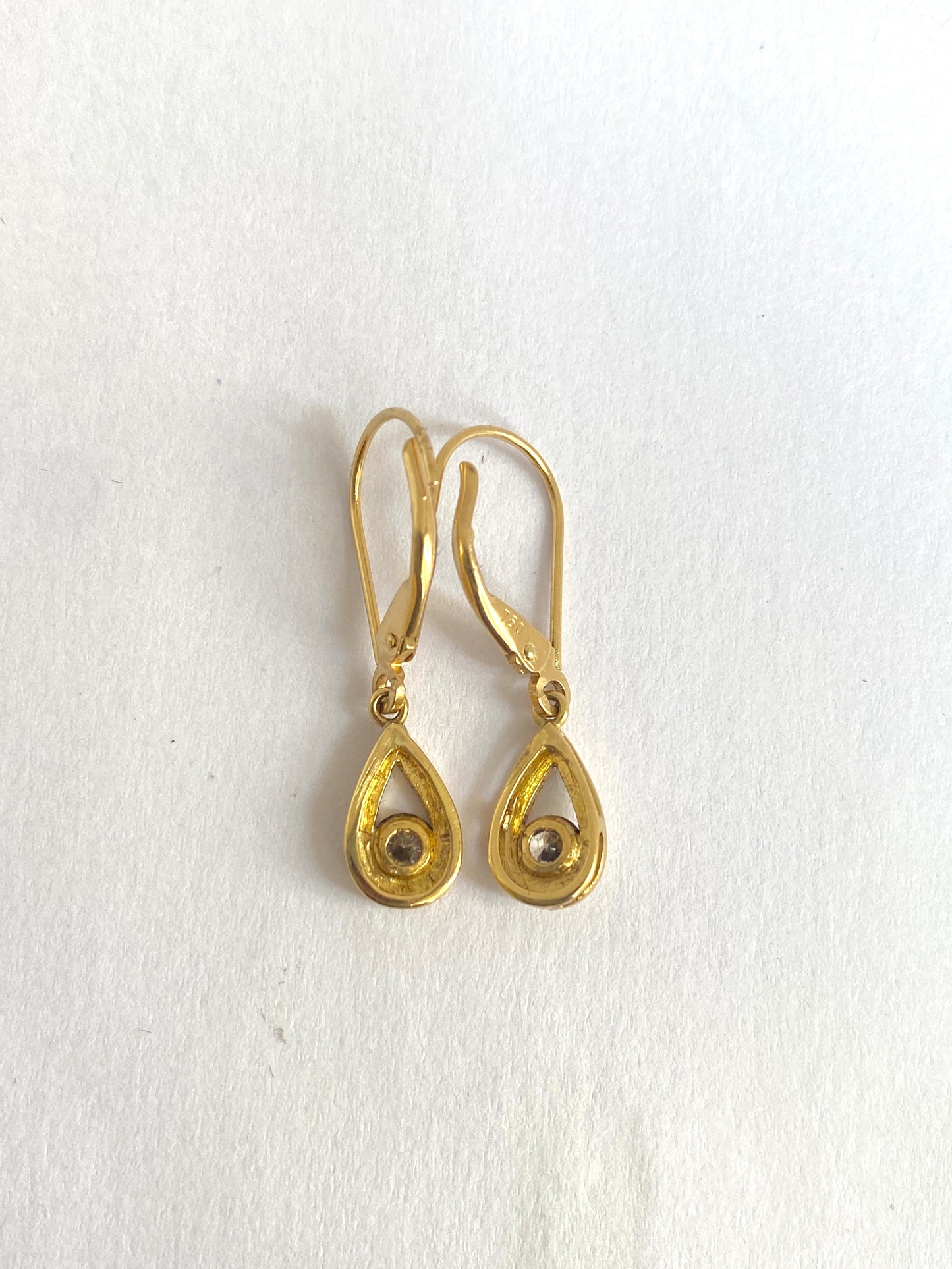 18ct Gold, Vintage Pear Shaped Diamond Drop Hanging Earrings