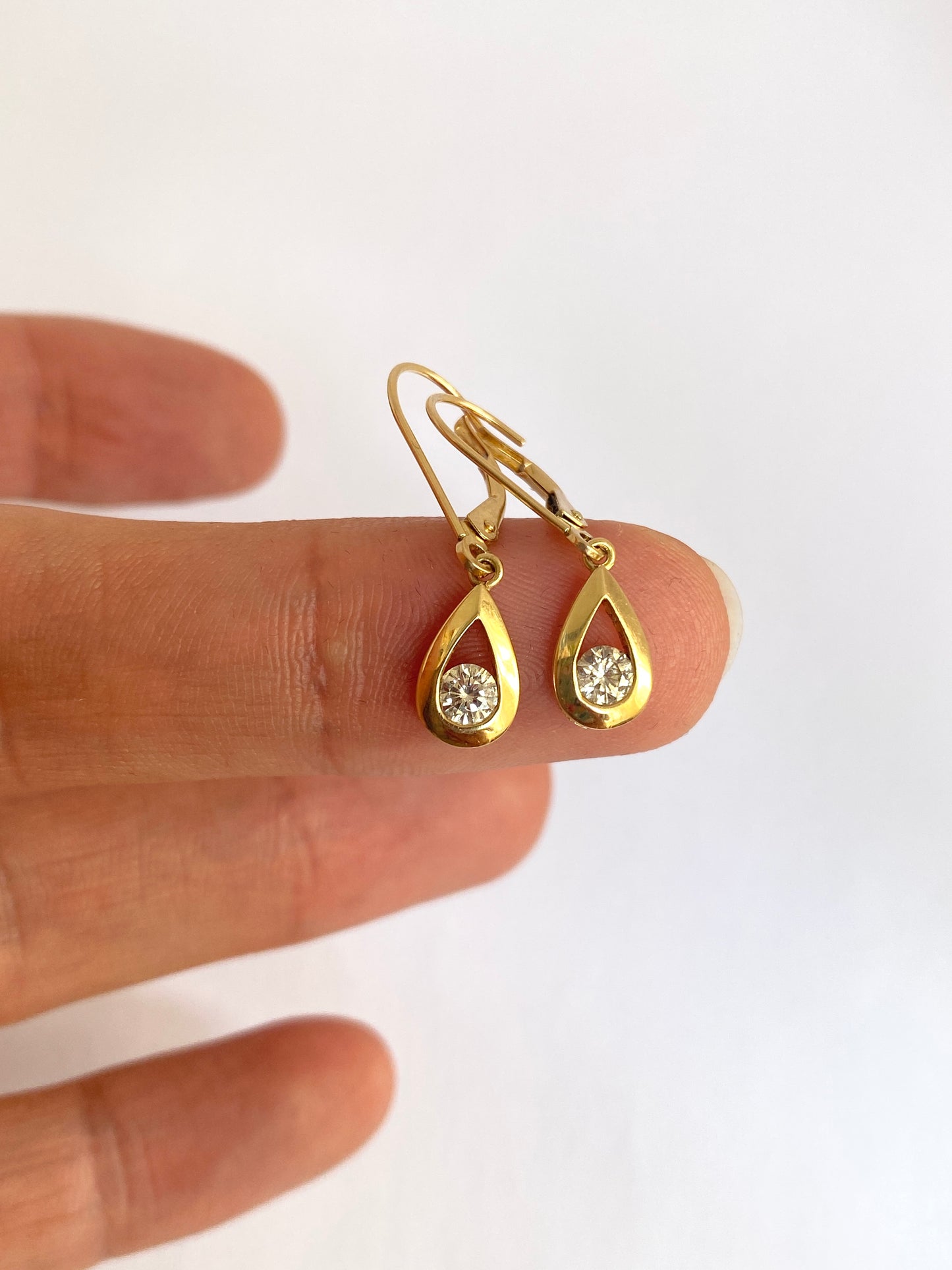 18ct Gold, Vintage Pear Shaped Diamond Drop Hanging Earrings