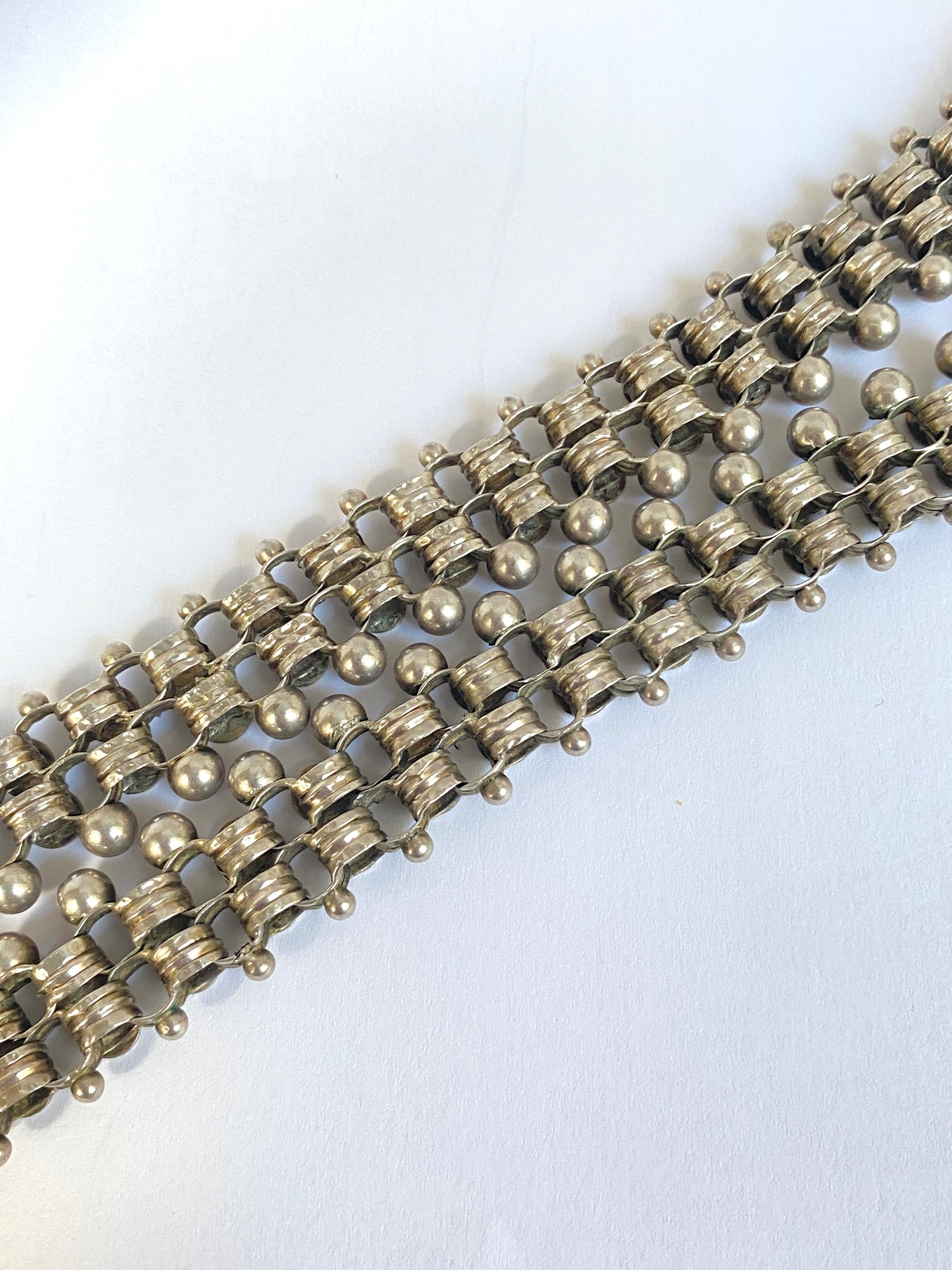 Hallmarked, Victorian, 17.5 inches Sterling Silver Antique Book Chain with Horse Shoe Locket (55.80g)