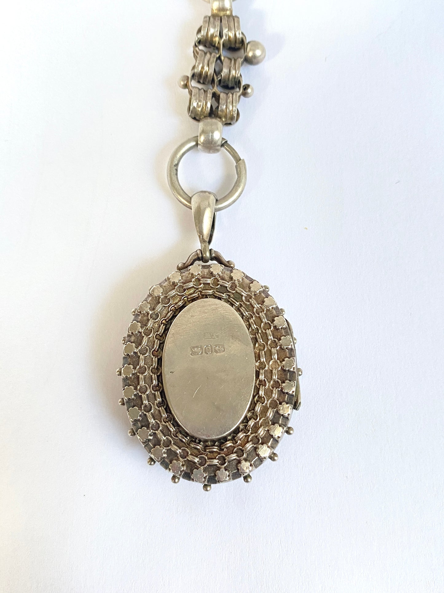 Hallmarked, Victorian, 17.5 inches Sterling Silver Antique Book Chain with Horse Shoe Locket (55.80g)