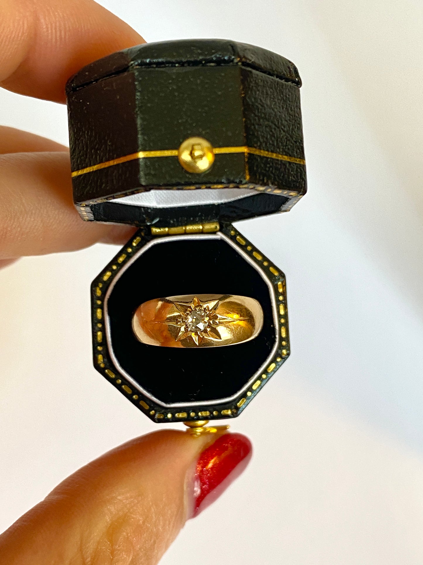 FINAL PAYMENT: 18ct Gold, Edwardian, Starburst Solitaire Ring, Hallmarked 18ct Gold, Birmingham, 1912