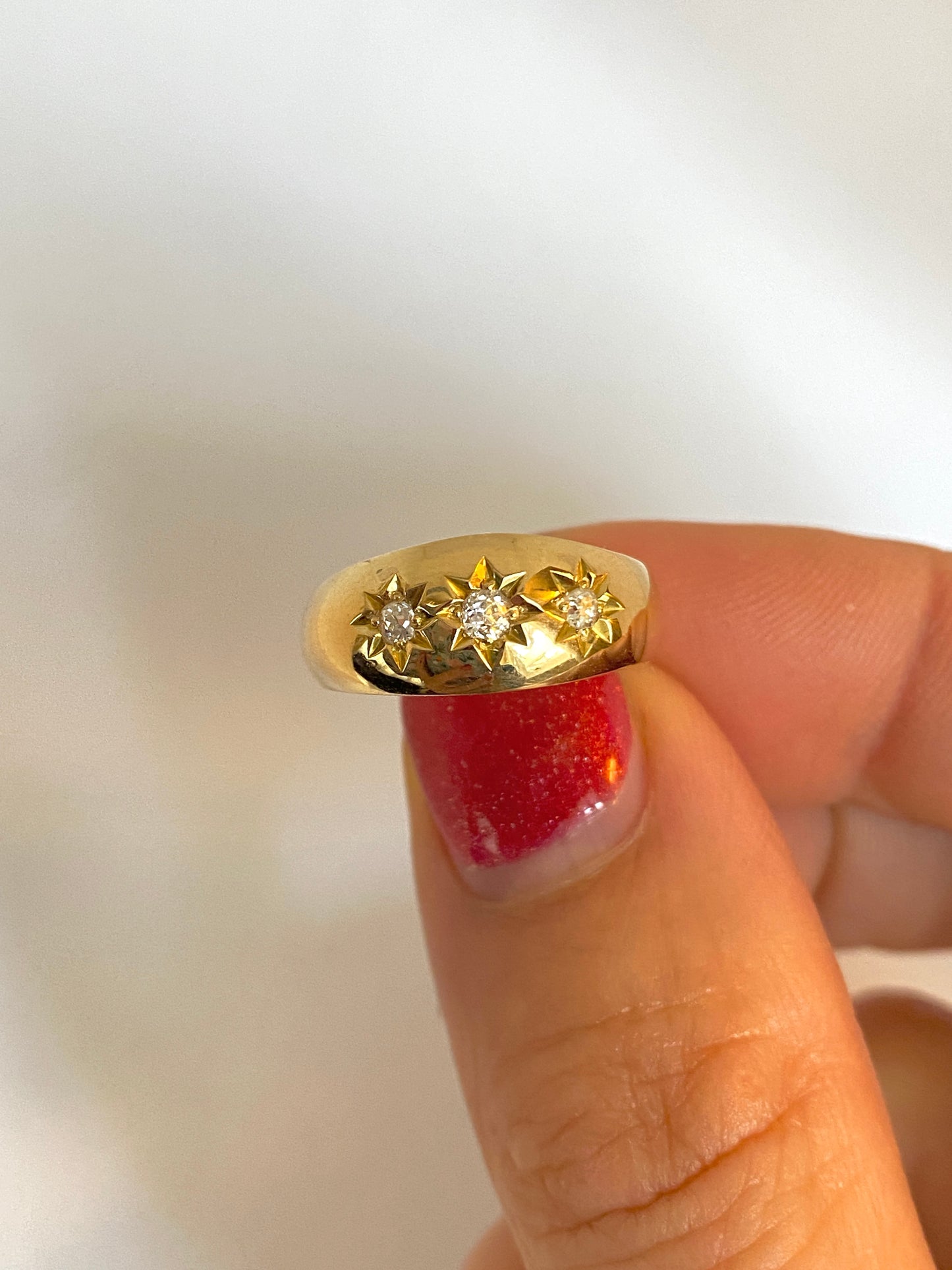 Antique, 18ct Gold, 3 stone, Old Cut Diamond Starburst Ring, Hallmarked 18ct Gold.  (4.16g)