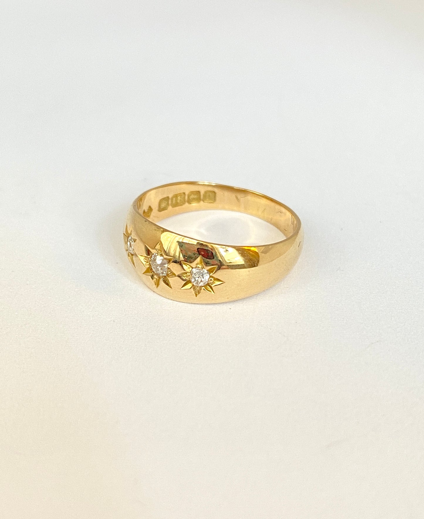 Antique, 18ct Gold, 3 stone, Old Cut Diamond Starburst Ring, Hallmarked 18ct Gold.  (4.16g)