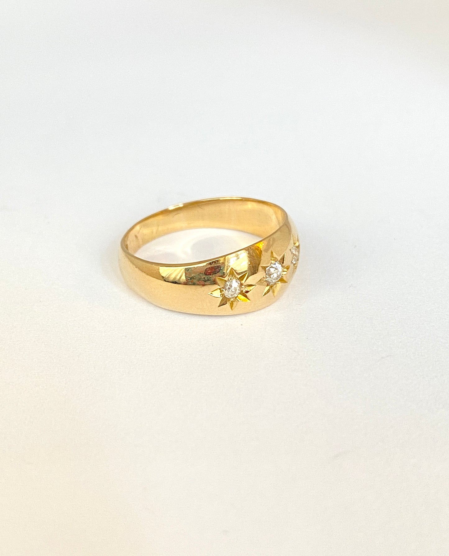 Antique, 18ct Gold, 3 stone, Old Cut Diamond Starburst Ring, Hallmarked 18ct Gold.  (4.16g)