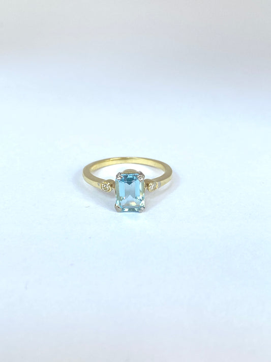 Art Deco (1930s) 18ct Gold Aquamarine and Diamond Ring