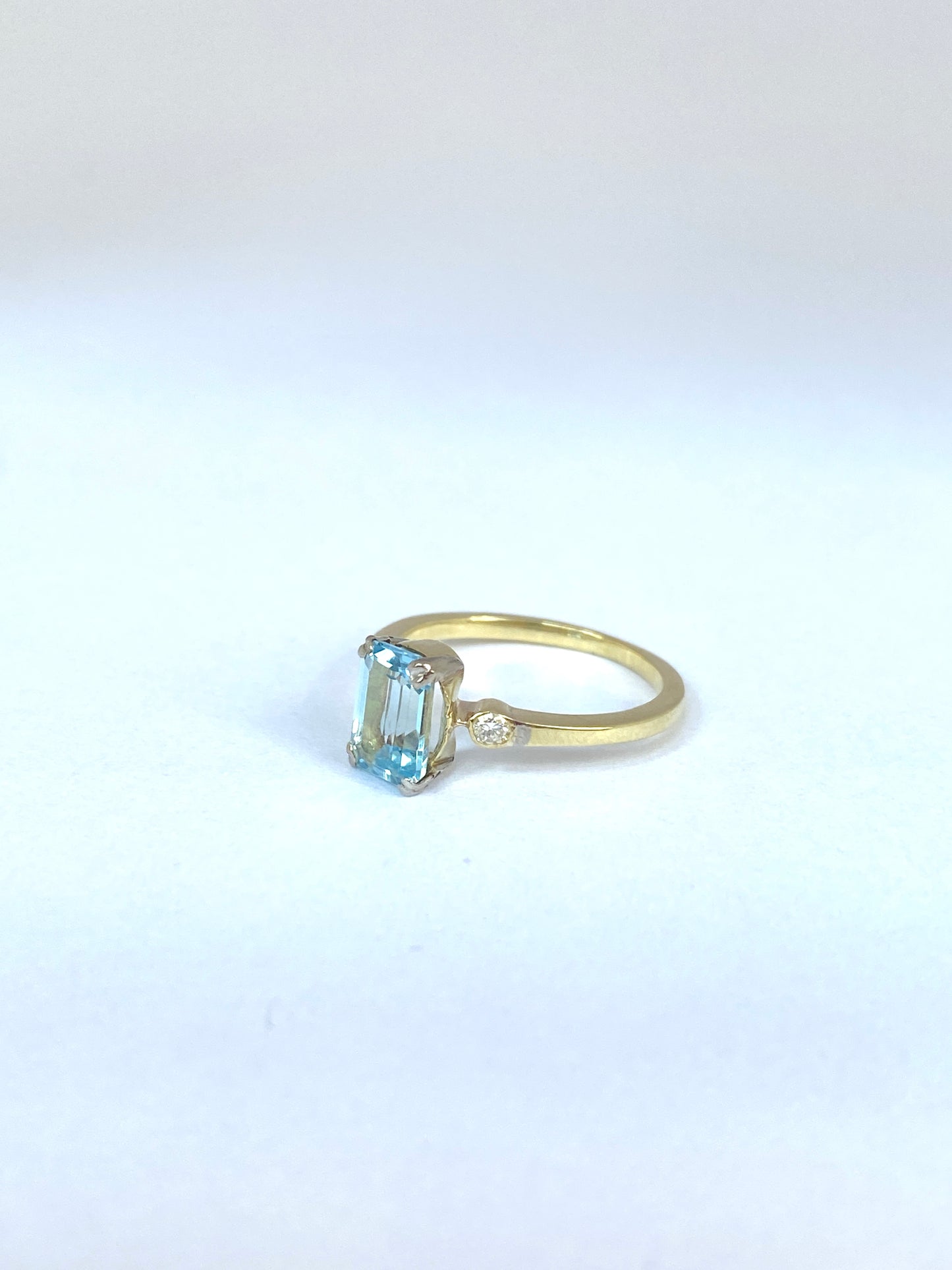 Art Deco (1930s) 18ct Gold Aquamarine and Diamond Ring