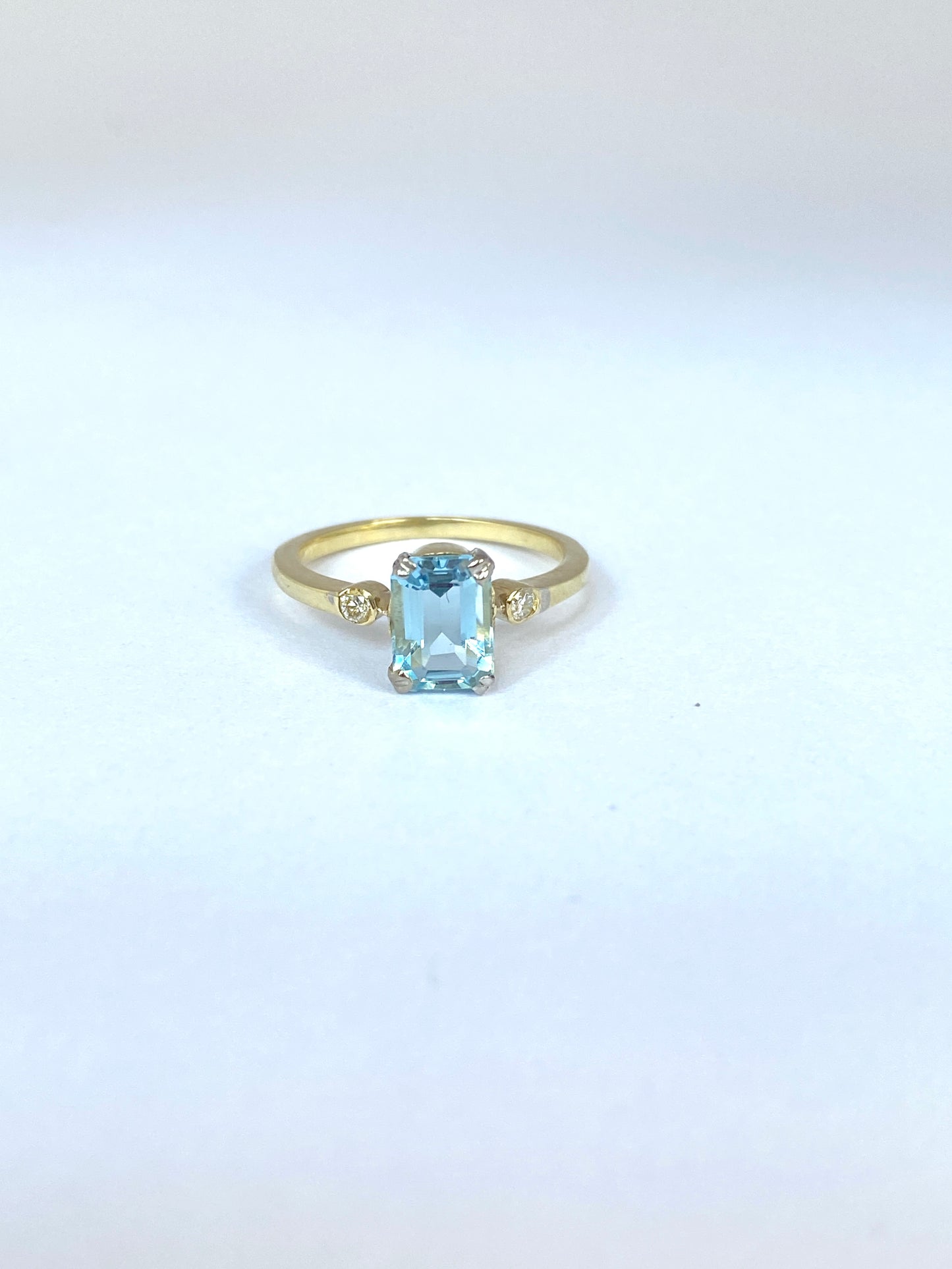 Art Deco (1930s) 18ct Gold Aquamarine and Diamond Ring