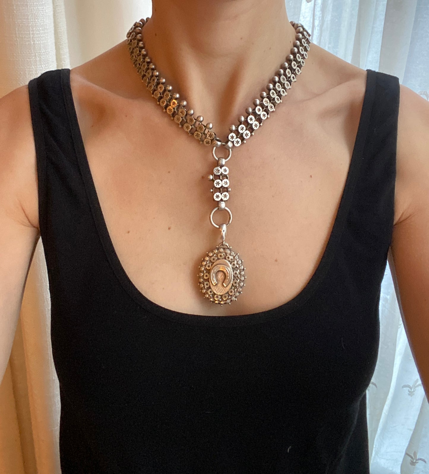 Hallmarked, Victorian, 17.5 inches Sterling Silver Antique Book Chain with Horse Shoe Locket (55.80g)