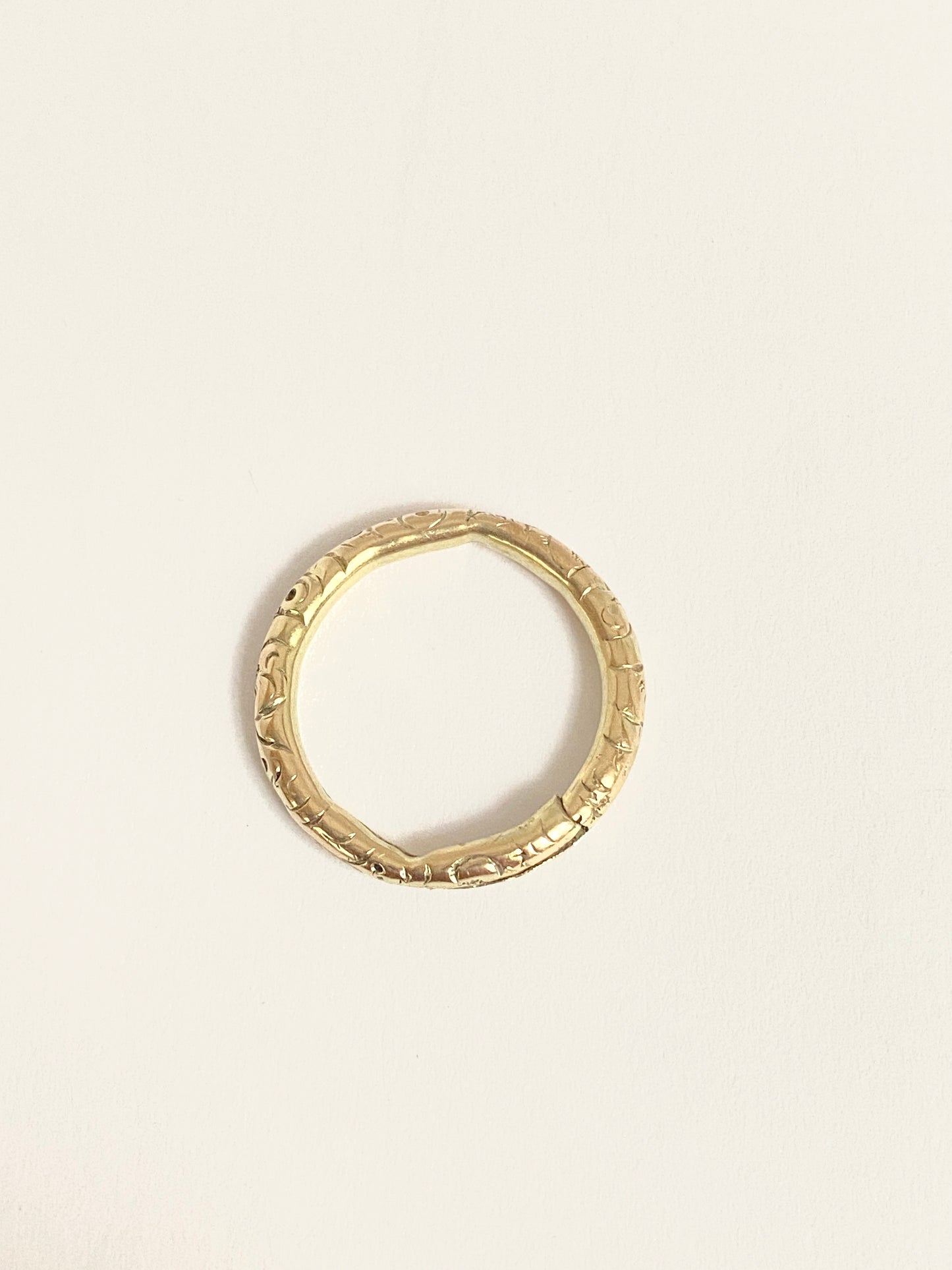 15ct Gold, Victorian Engraved Split Ring, 3.67g