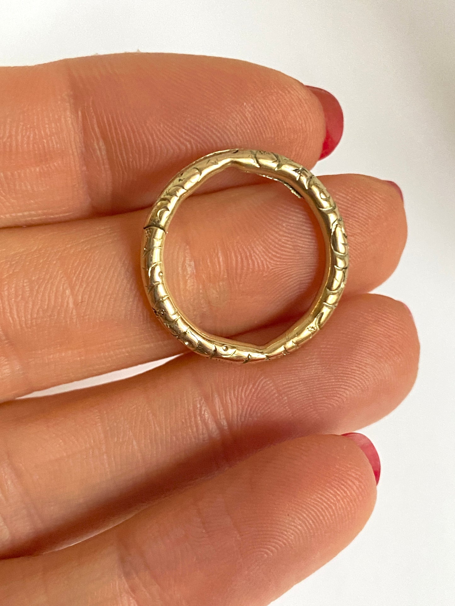 15ct Gold, Victorian Engraved Split Ring, 3.67g