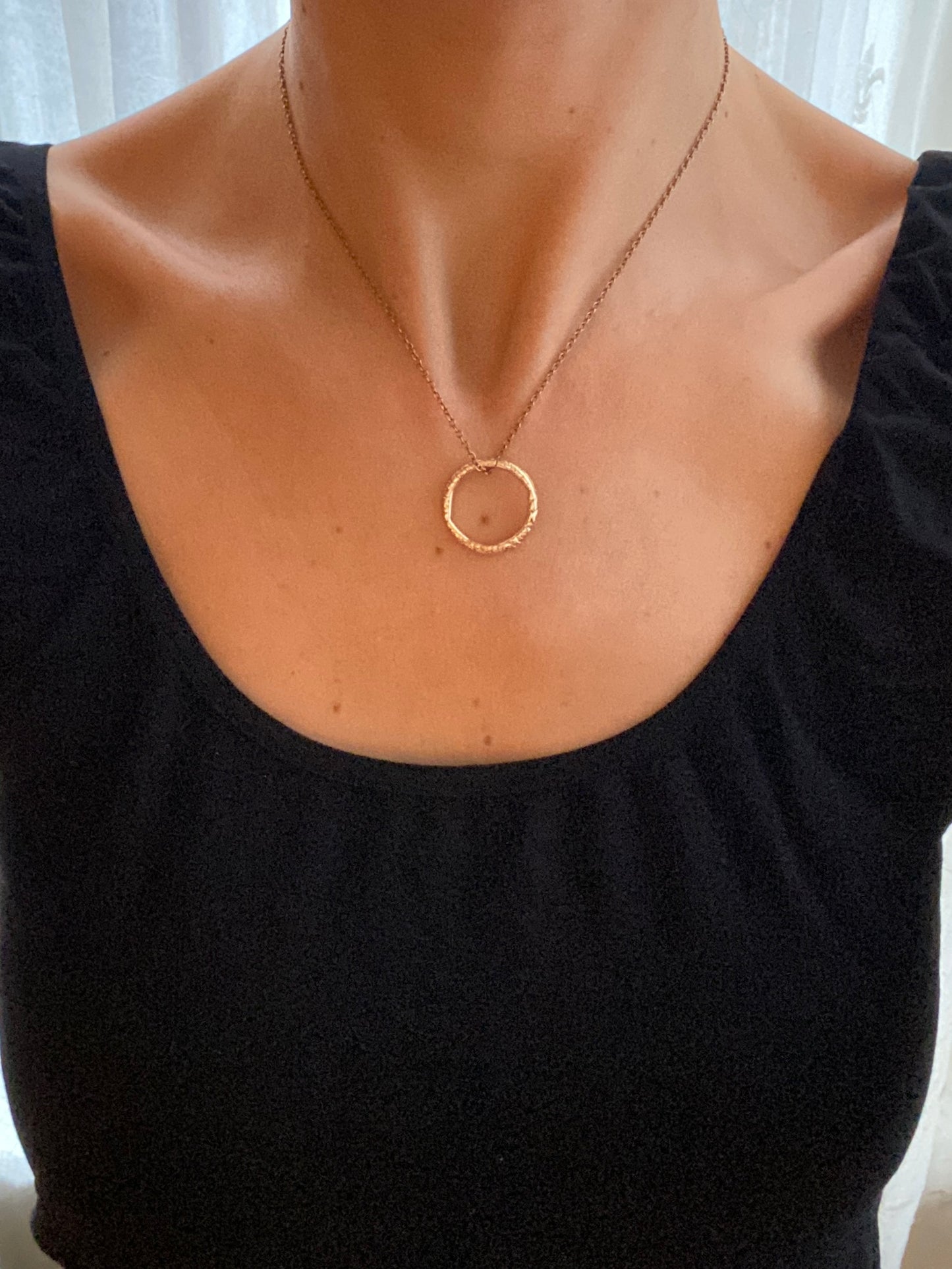 15ct Gold, Victorian Engraved Split Ring, 3.67g