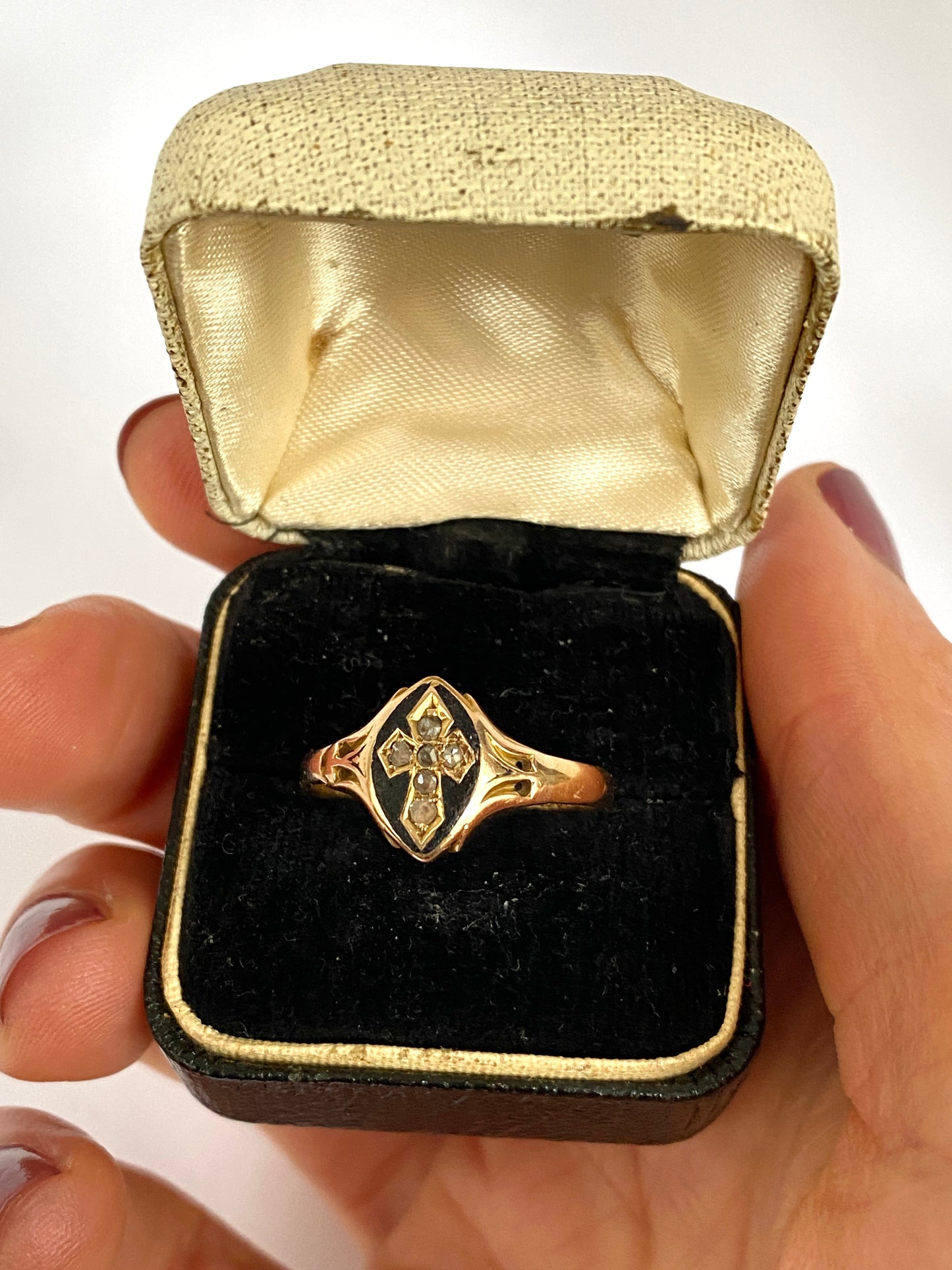 Antique, 18ct Gold Enamel, Rose Cut Diamond Cross Memorial Ring  (3.52g)