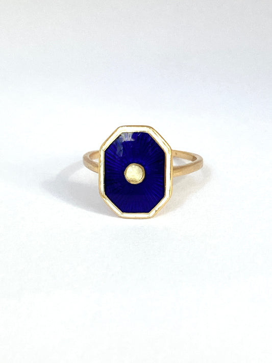 Art Deco (C 1929), 18ct Gold Blue and White Enamel Ring