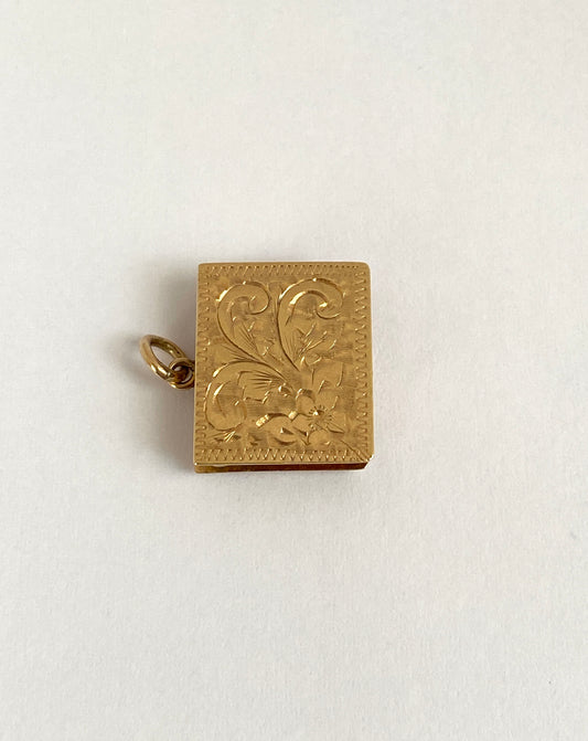 Vintage, 9ct Gold Treasure Chest Opening Charm/Pendant, Hallmarked 9ct Gold, and 1954