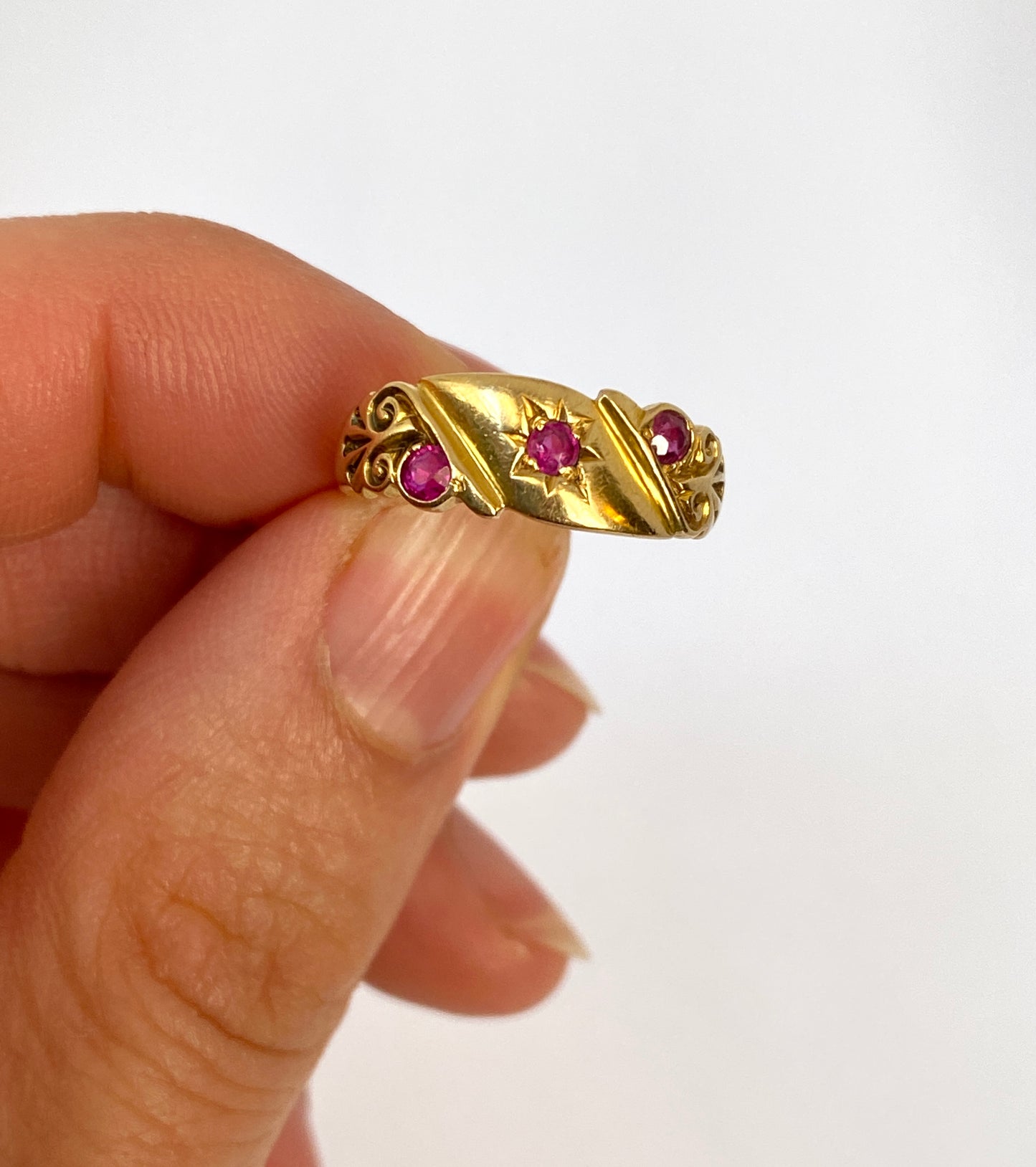 18ct Gold Antique, Edwardian, 18ct Gold Ruby Ring, Hallmarked for 1911