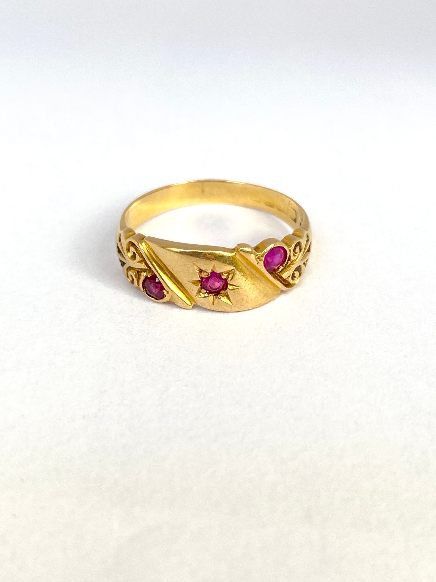 18ct Gold Antique, Edwardian, 18ct Gold Ruby Ring, Hallmarked for 1911