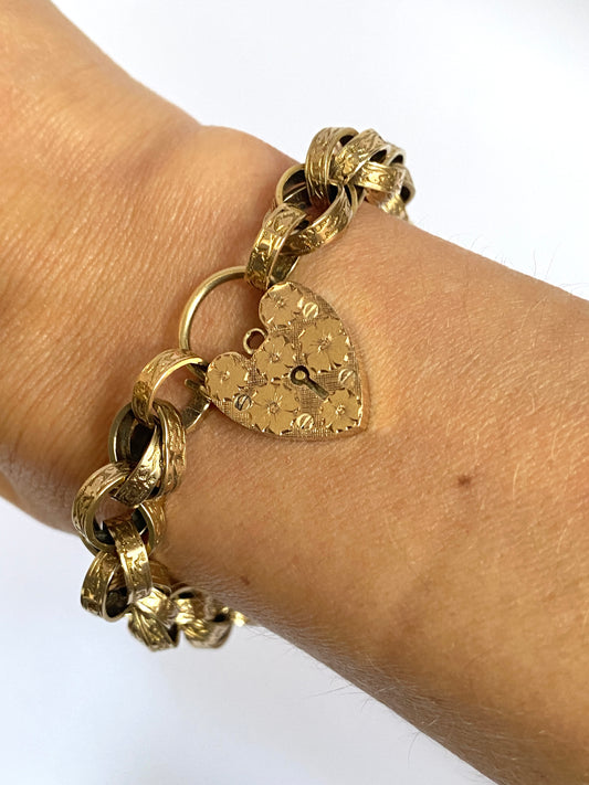 Vintage, 9ct Gold, Engraved Double Paper Chain Bracelet with Chased Heart Padlock. Hallmarked 9ct Gold, Birmingham, 1966 (12g)