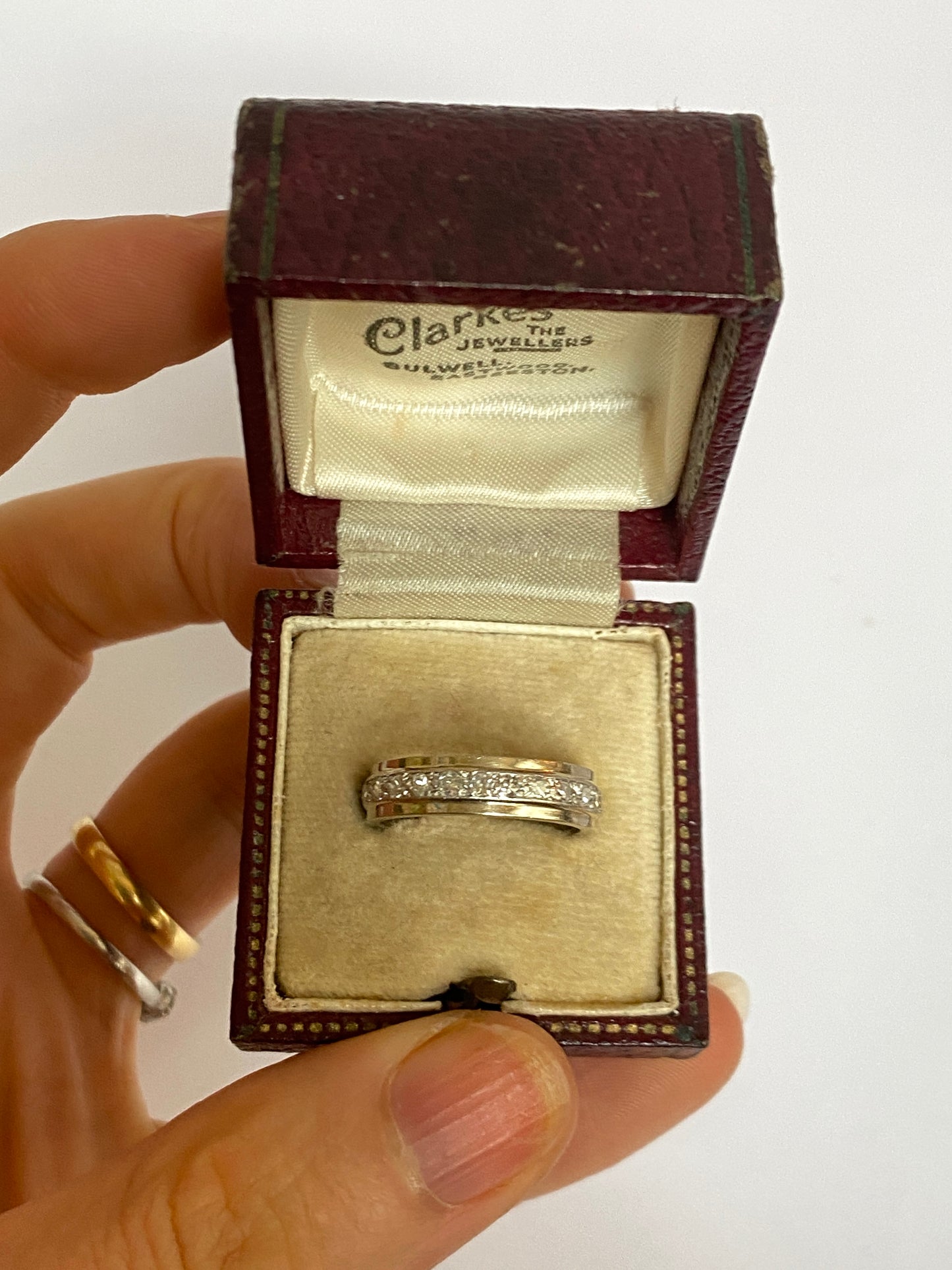 Vintage 18ct White Gold, Full Diamond Eternity Ring with 25 diamonds, totalling 3/4ct.