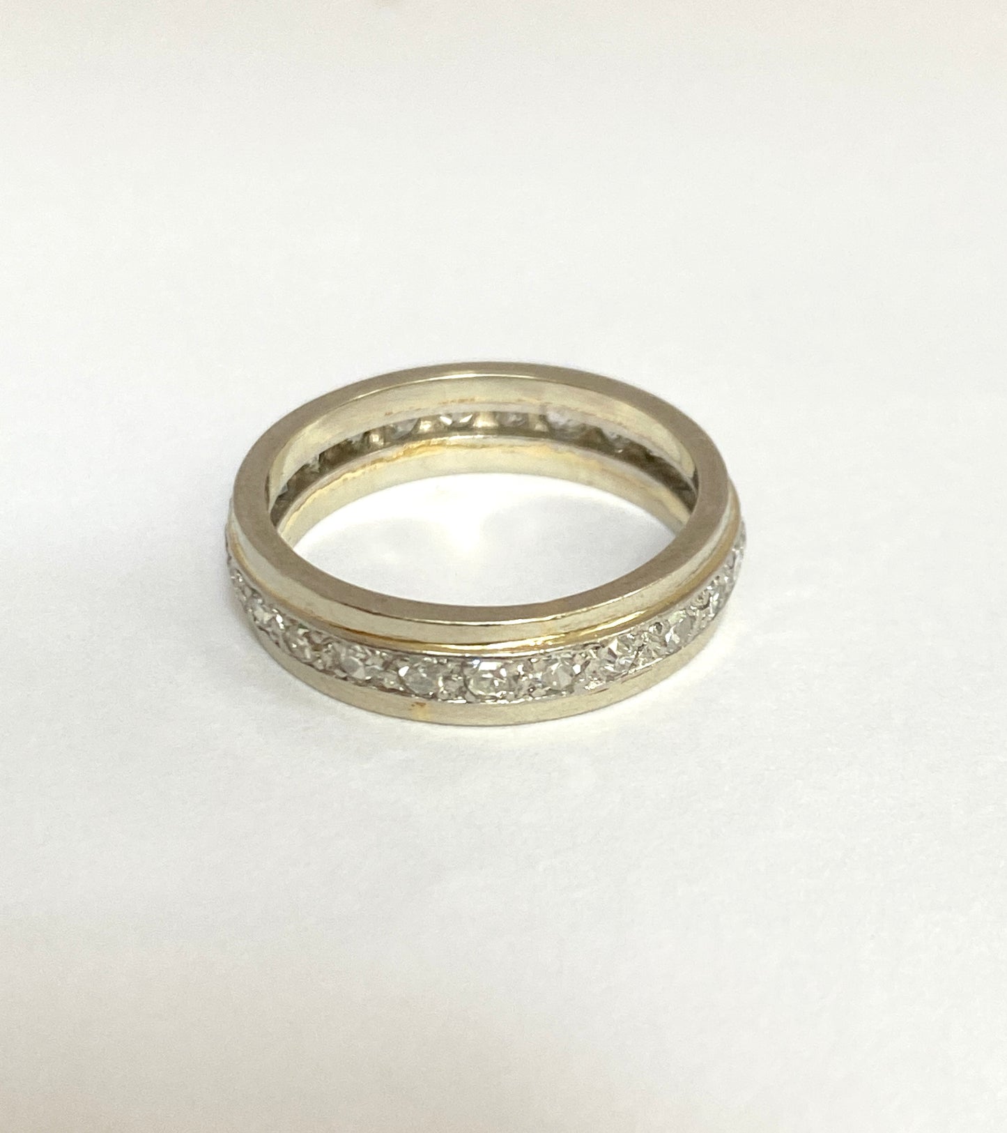 Vintage 18ct White Gold, Full Diamond Eternity Ring with 25 diamonds, totalling 3/4ct.