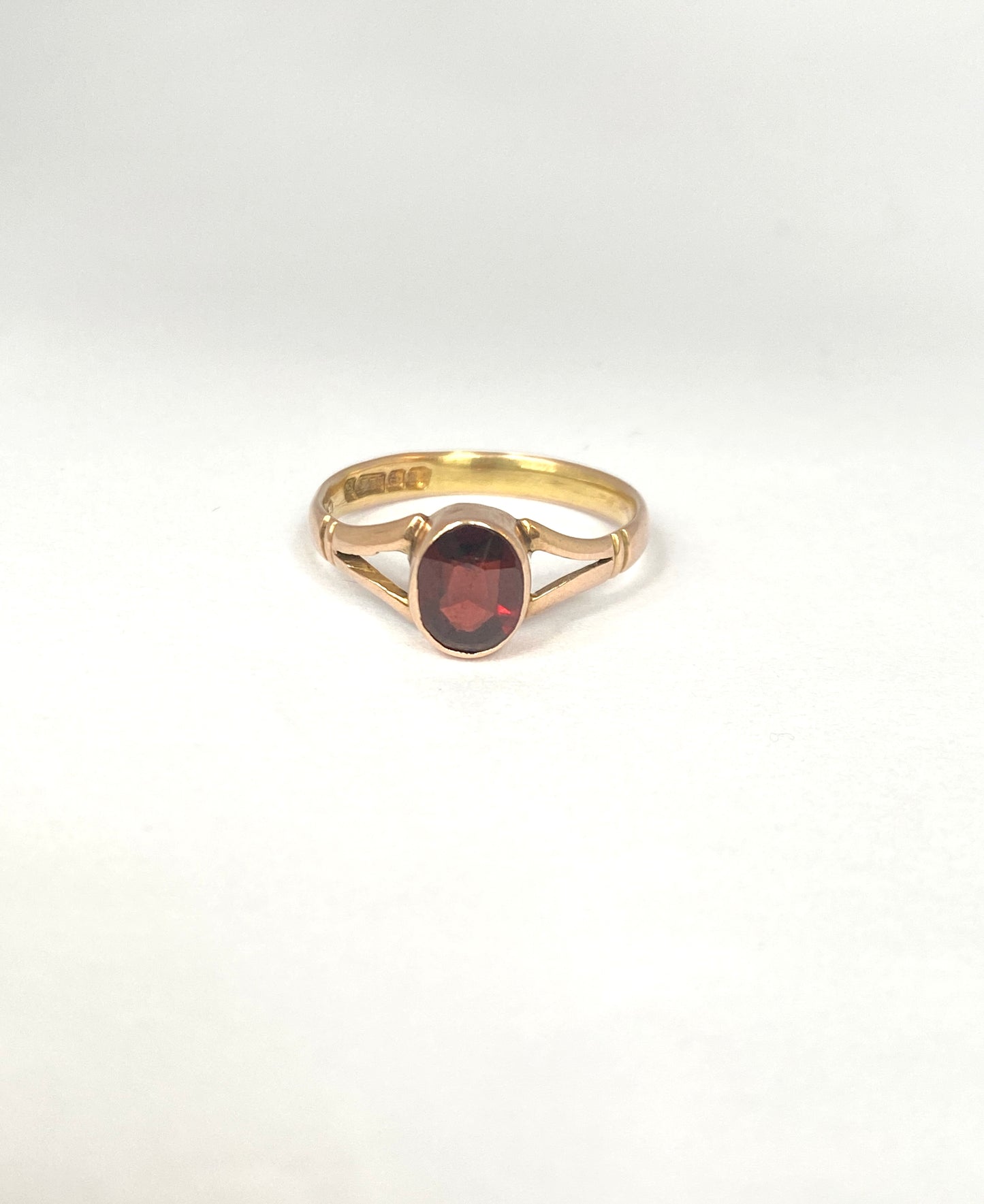 Antique, 9ct Gold, Garnet Solitaire Ring, Hallmarked for Birmingham, 1919