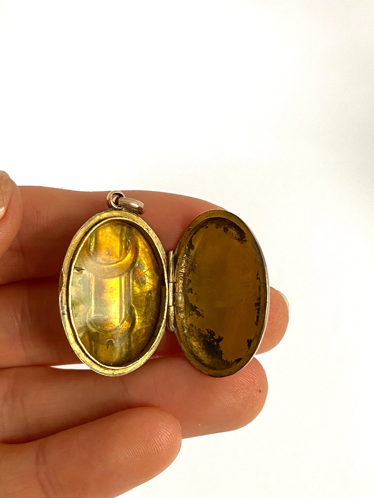 Victorian 9ct Gold (F&B) Buckle Locket / Pendant